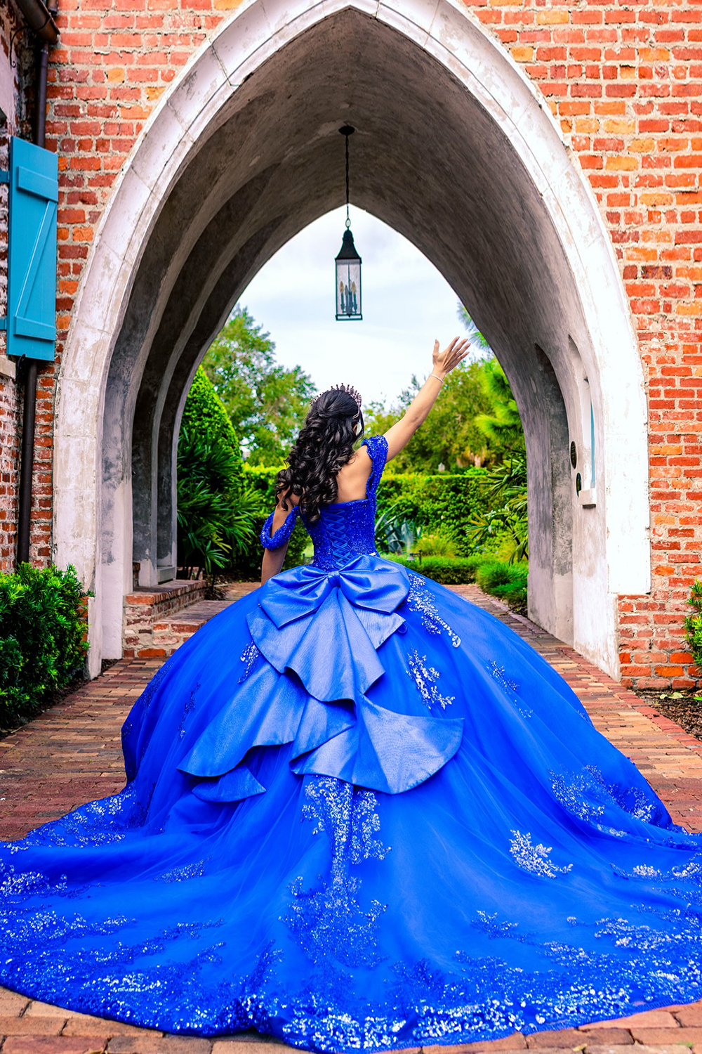 Royal Blue Off the Shoulder Bow Sequins Applique Princess Tulle Quinceanera Dress with Train