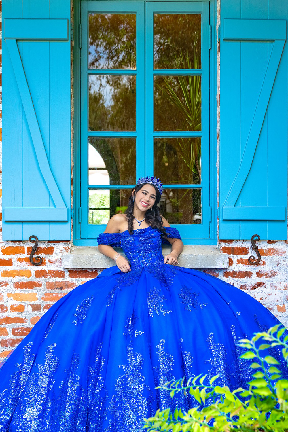 Royal Blue Off the Shoulder Bow Sequins Applique Princess Tulle Quinceanera Dress with Train