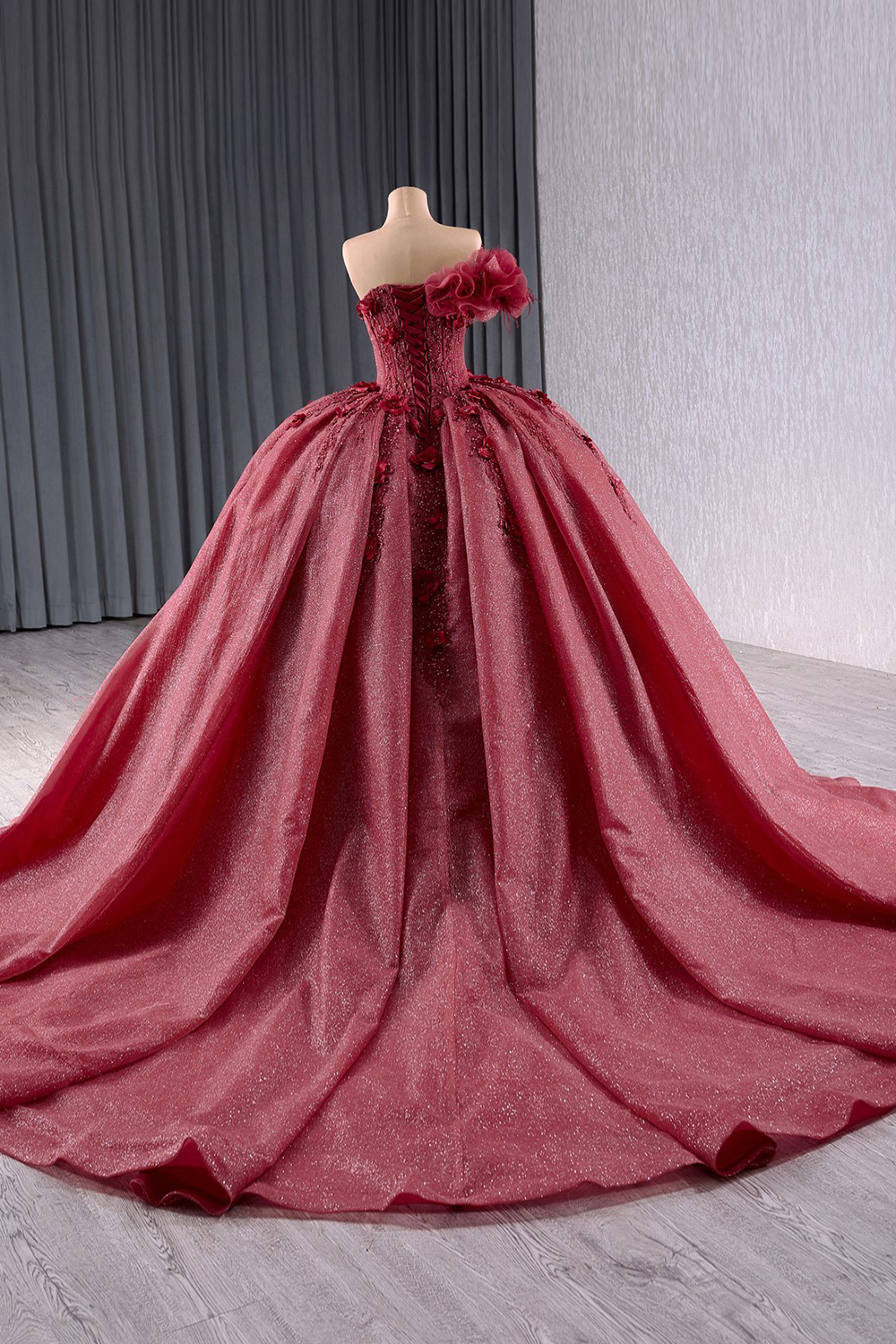 Sparkly Burgundy Sweetheart Applique Beaded Ball Gown Quinceanera Dress with Train