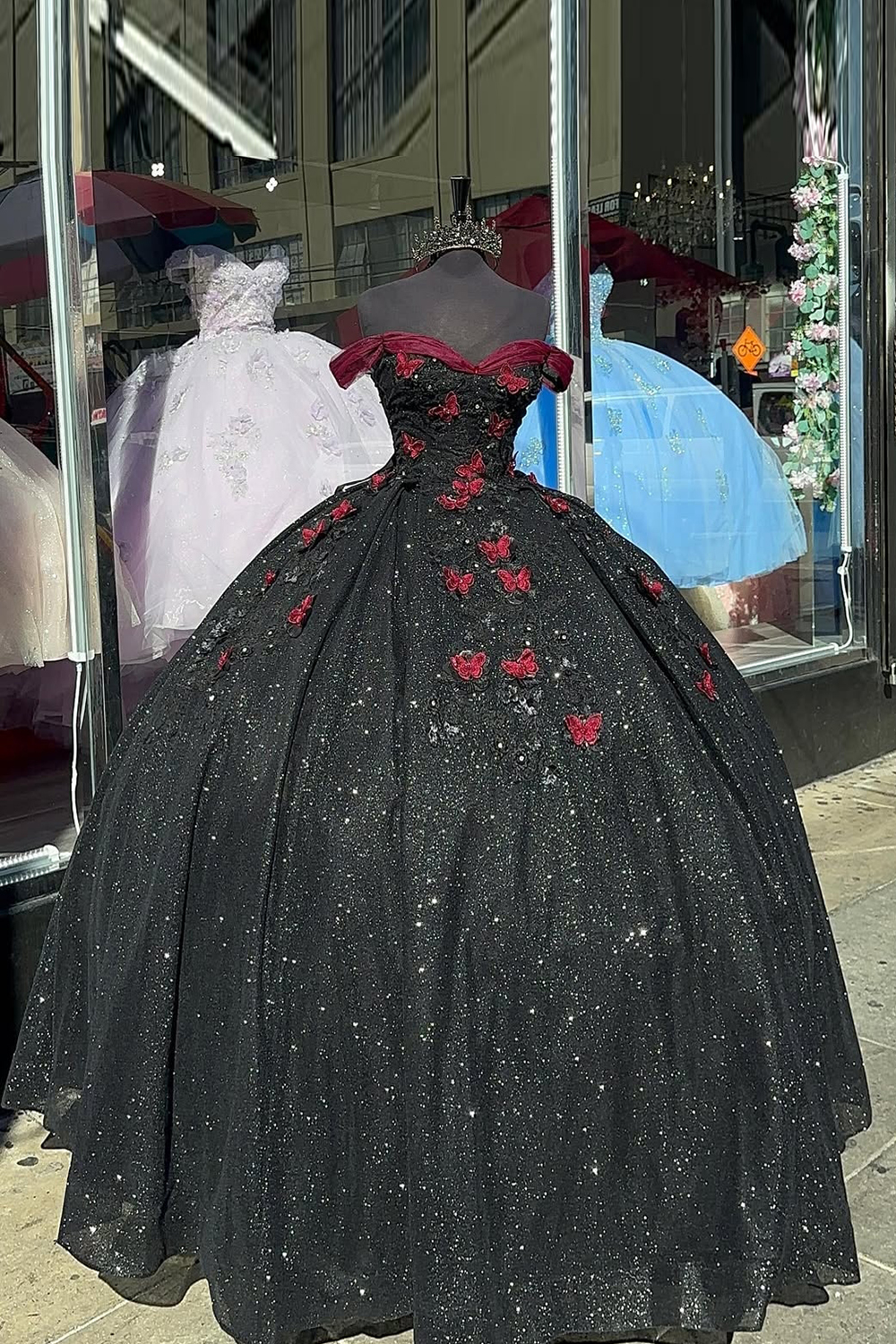 Sparkly Black Red Ball Gown Off the Shoulder Tulle Quinceanera Dress with Butterfly