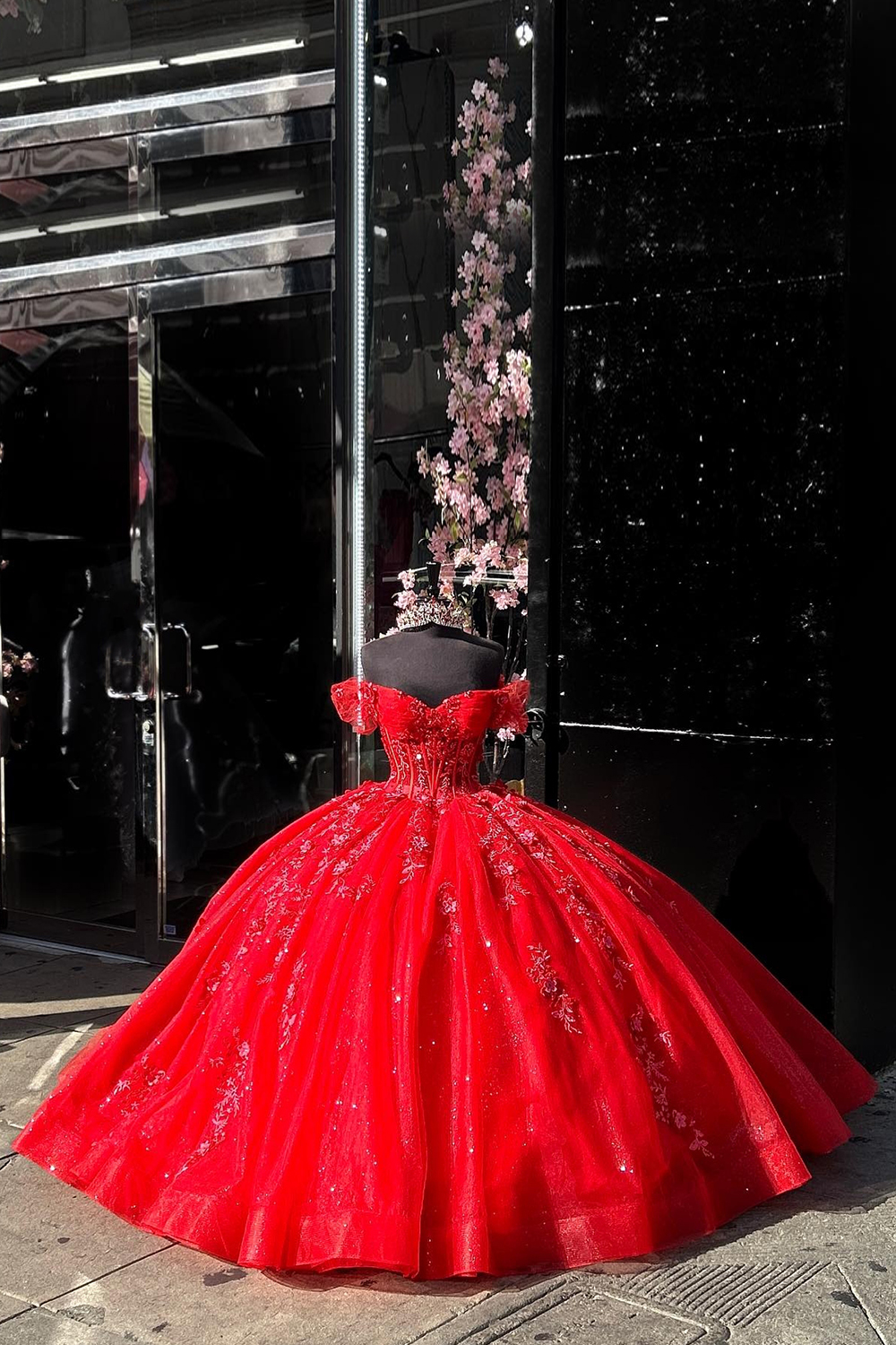 Glitter Red Ball Gown Off the Shoulder Tulle Quinceanera Dress with Sequined Appliques