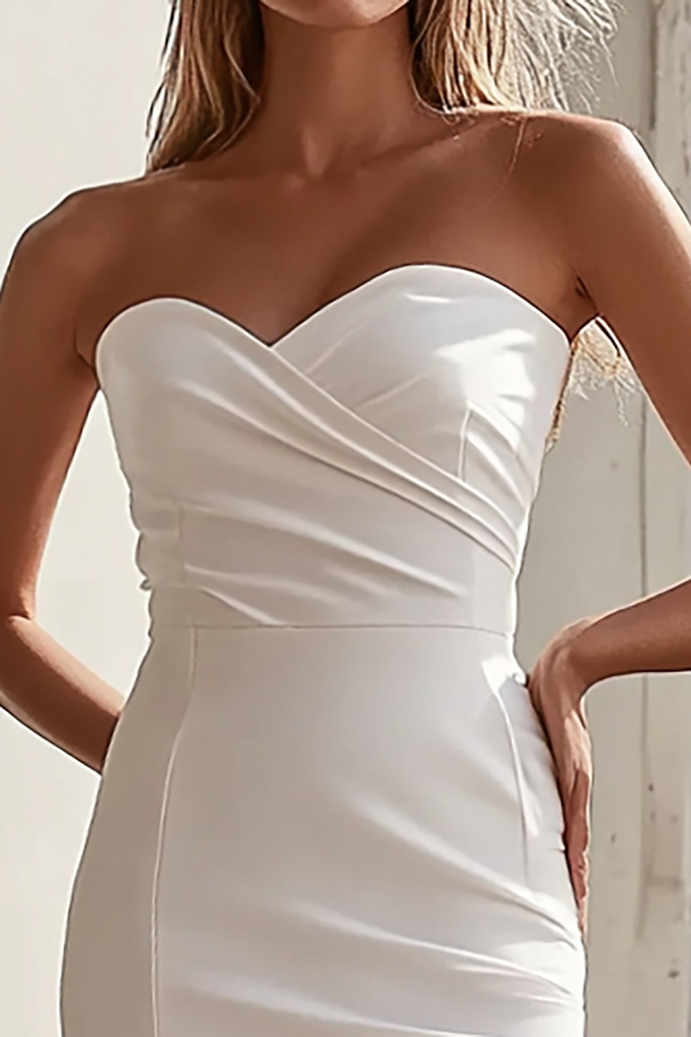 White Sweetheart Bodycon Satin Mini Graduation Dress