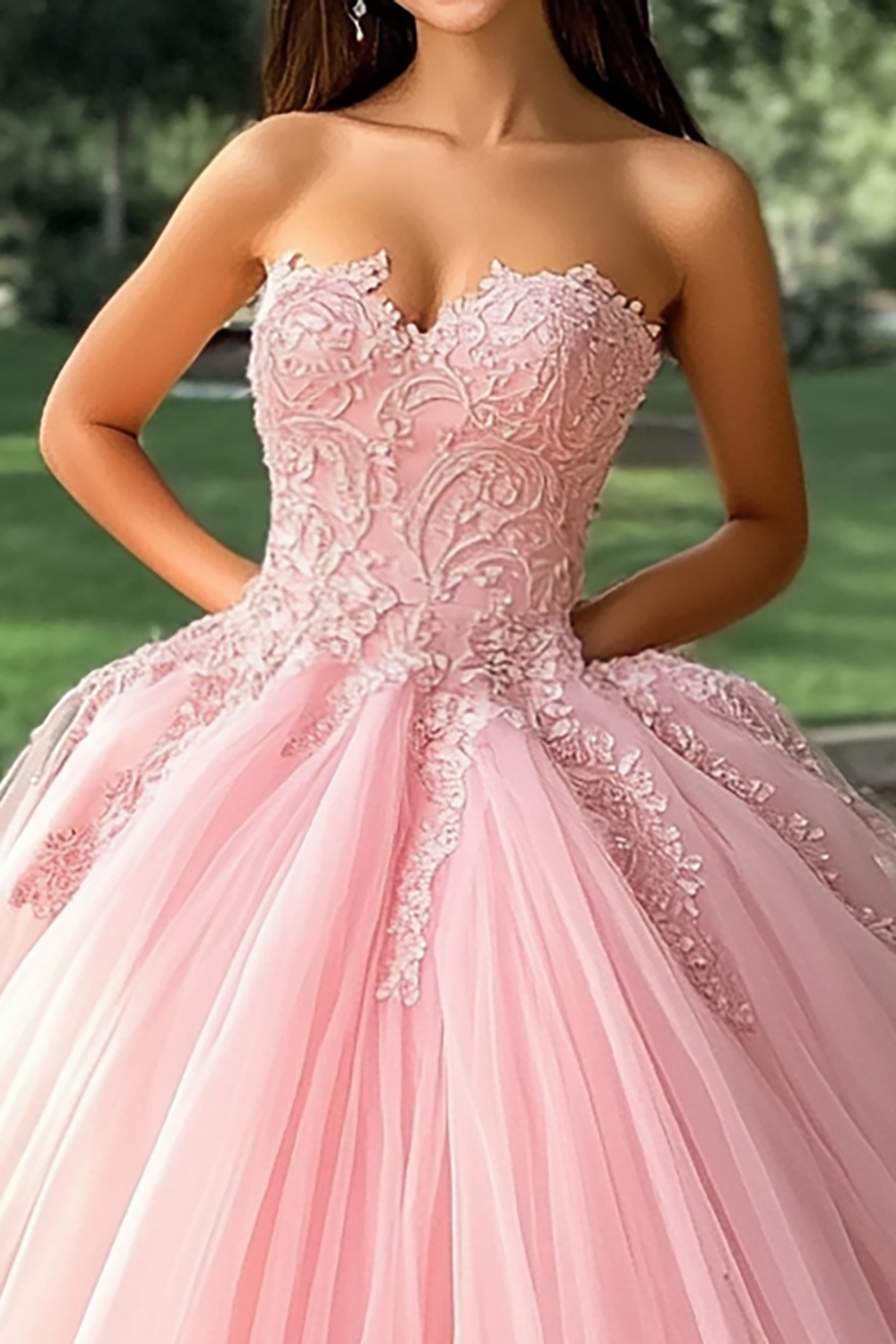 Graceful  Pink Ball Gown Strapless Tulle Quinceanera Dress With Lace Appliques