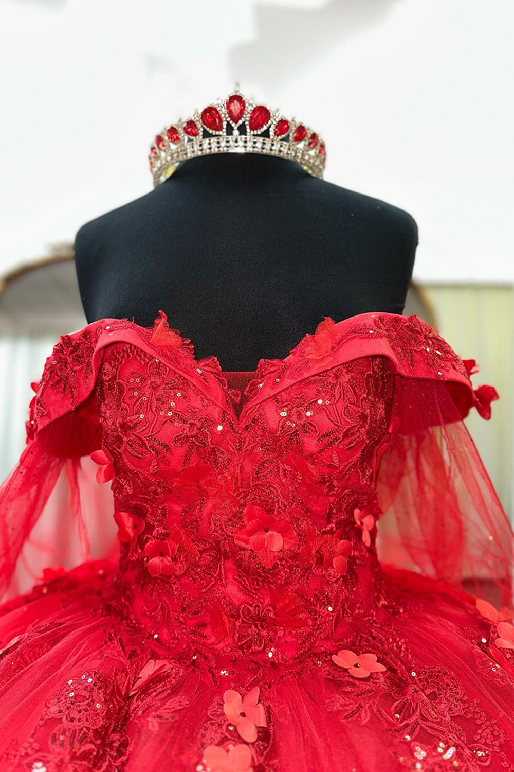 Red Ball Gown Sweetheart Floral Quinceanera Dress with Appliques