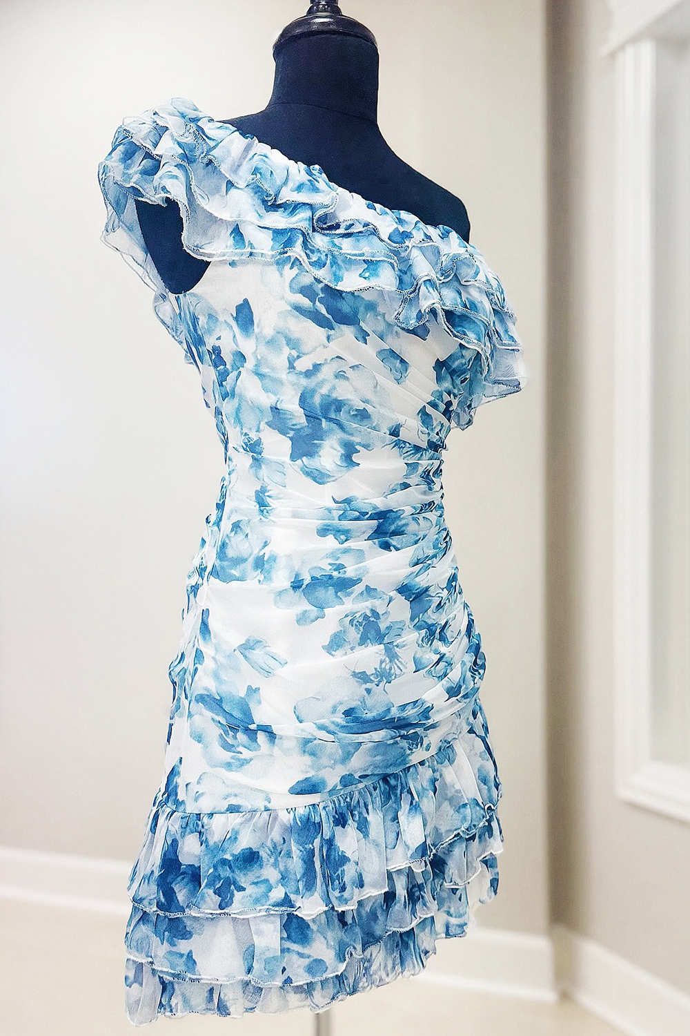 Blue Flower Chiffon Tight Short Homecoming Dress with Ruffles