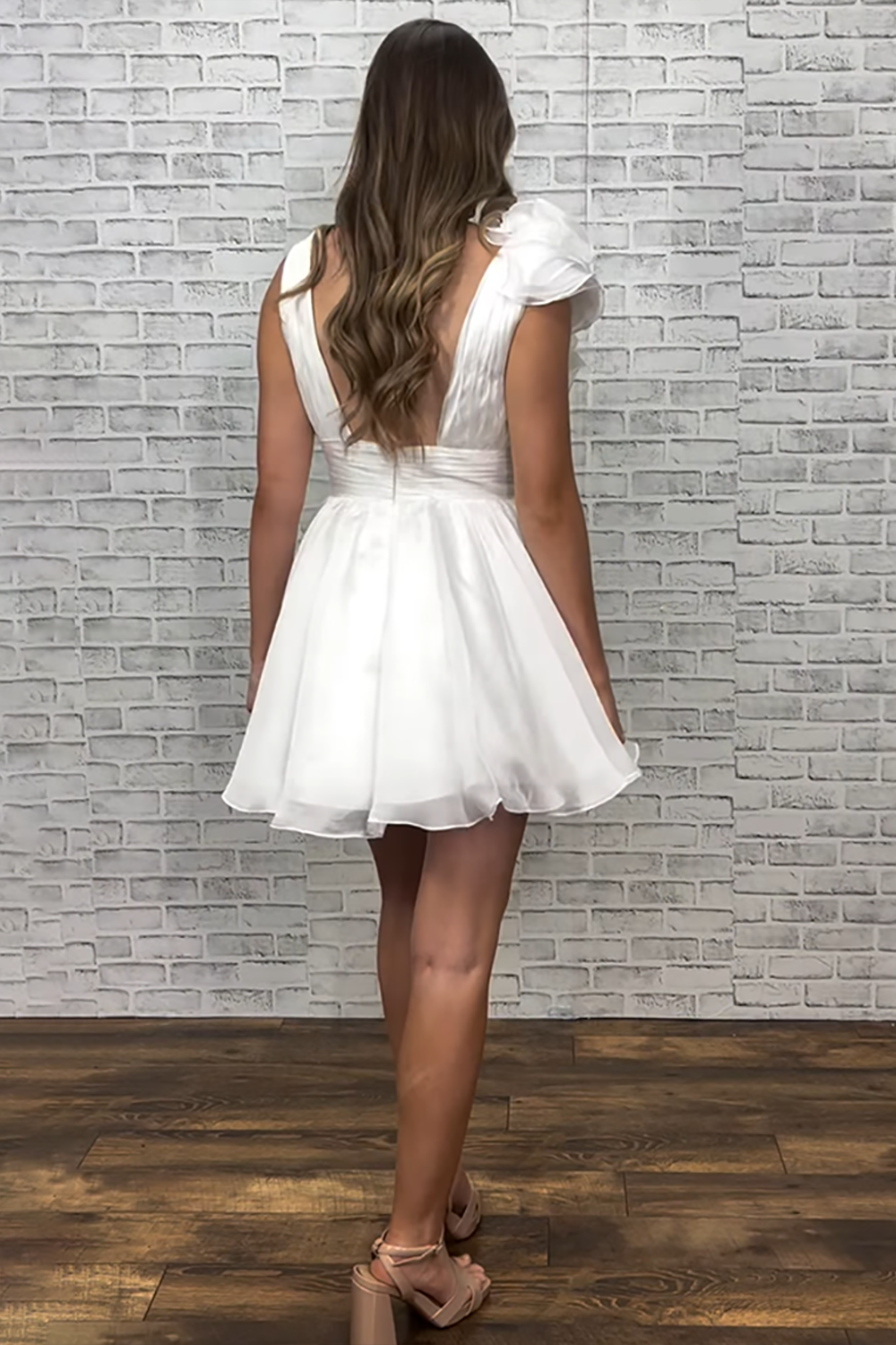 White Organza V-Neck A Line Short Homecoming Dress with Ruffles
