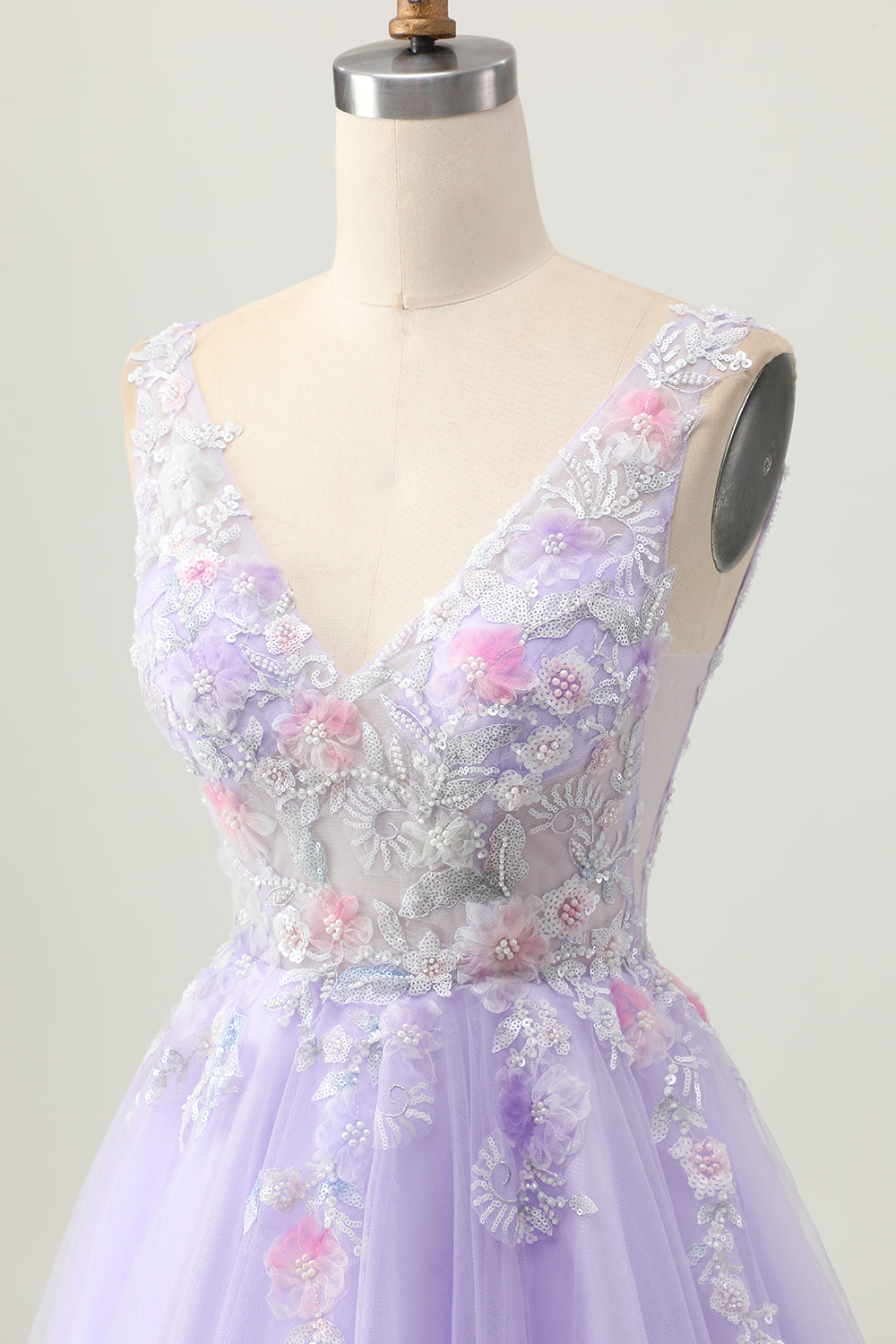 Floral Lilac V-Neck Short Tulle Homecoming Dress with Beading