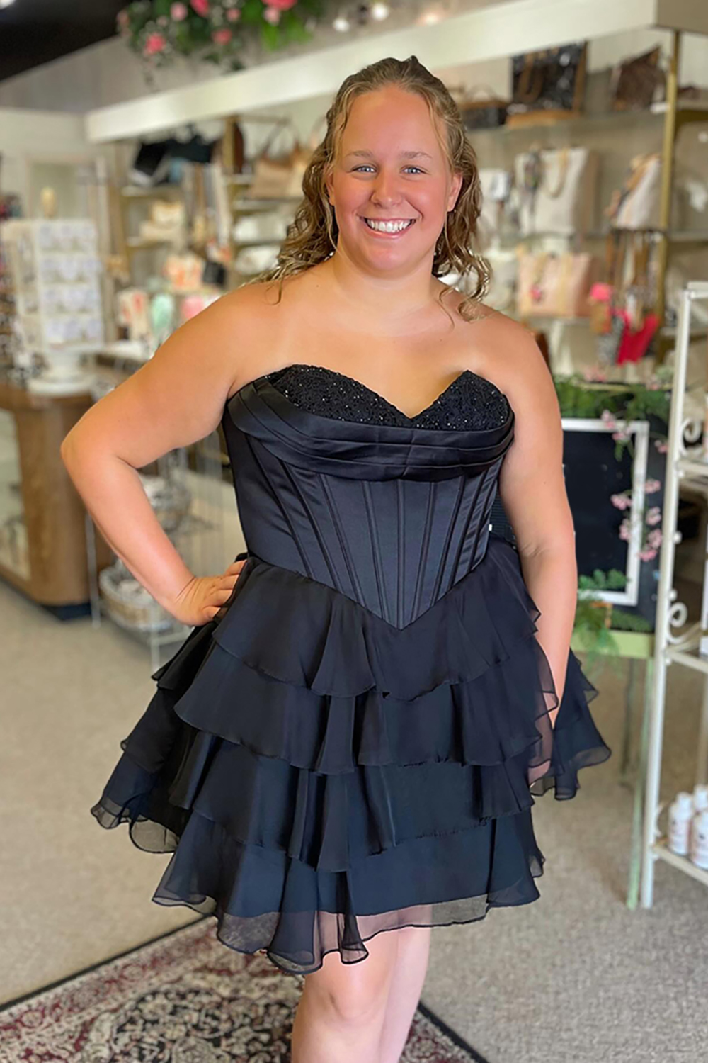 Black A-Line Sweetheart Tiered Short Corset Homecoming Dress with Appliques