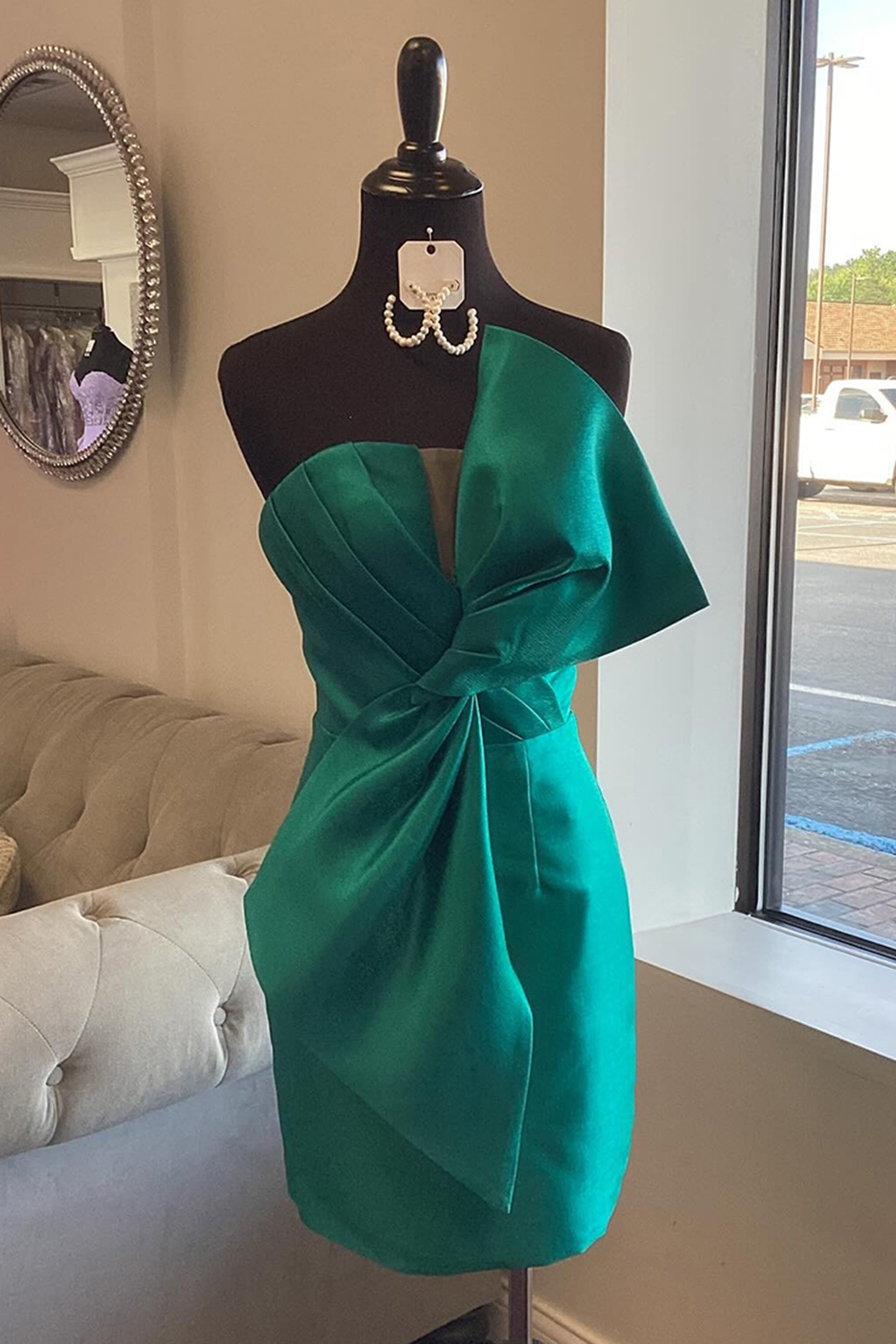 Emerald Green Strapless Satin Ruched Short Homecoming Dress with Bow