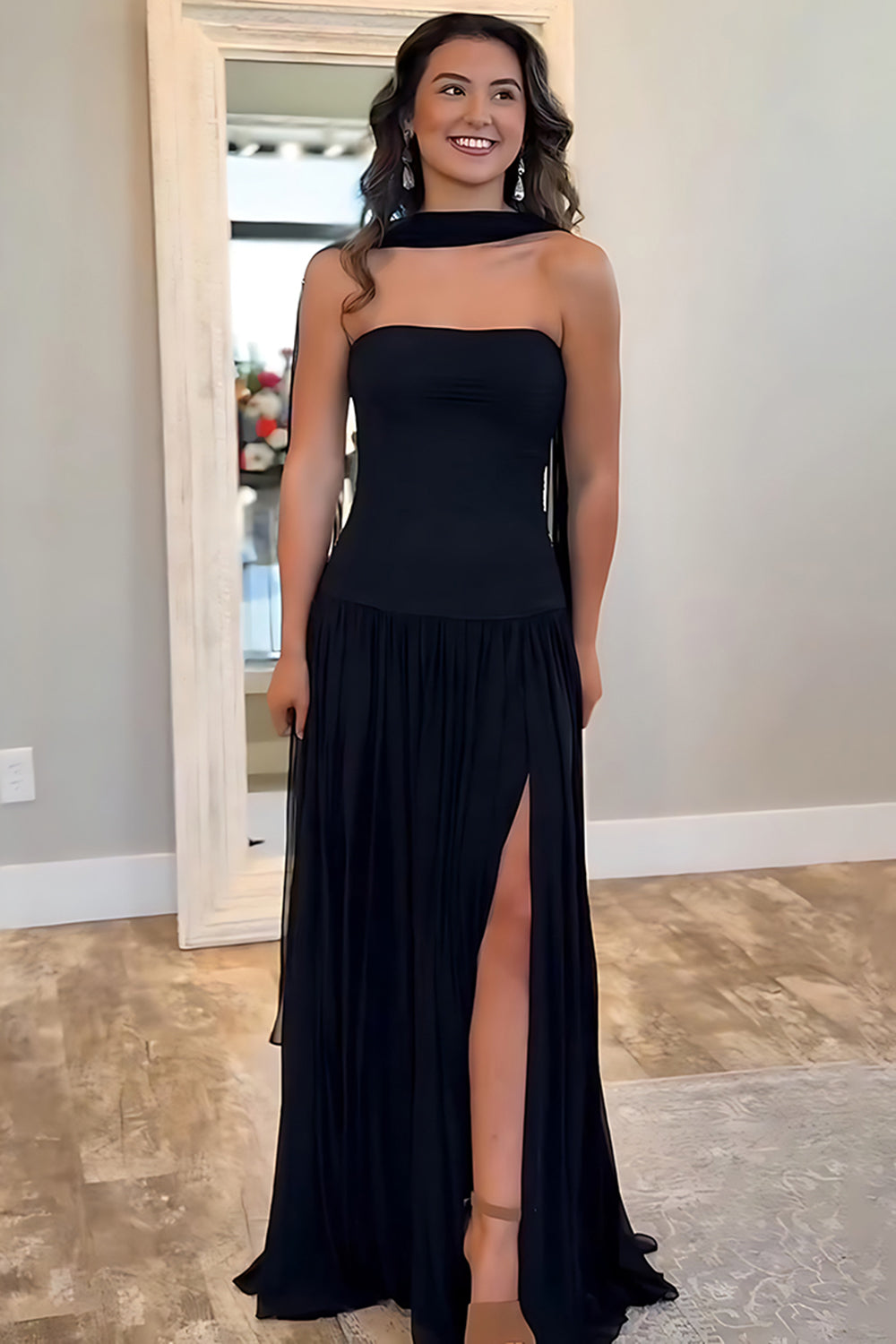 Elegant Black Sheath Neck Scarf Strapless Long Prom Dress with Slit