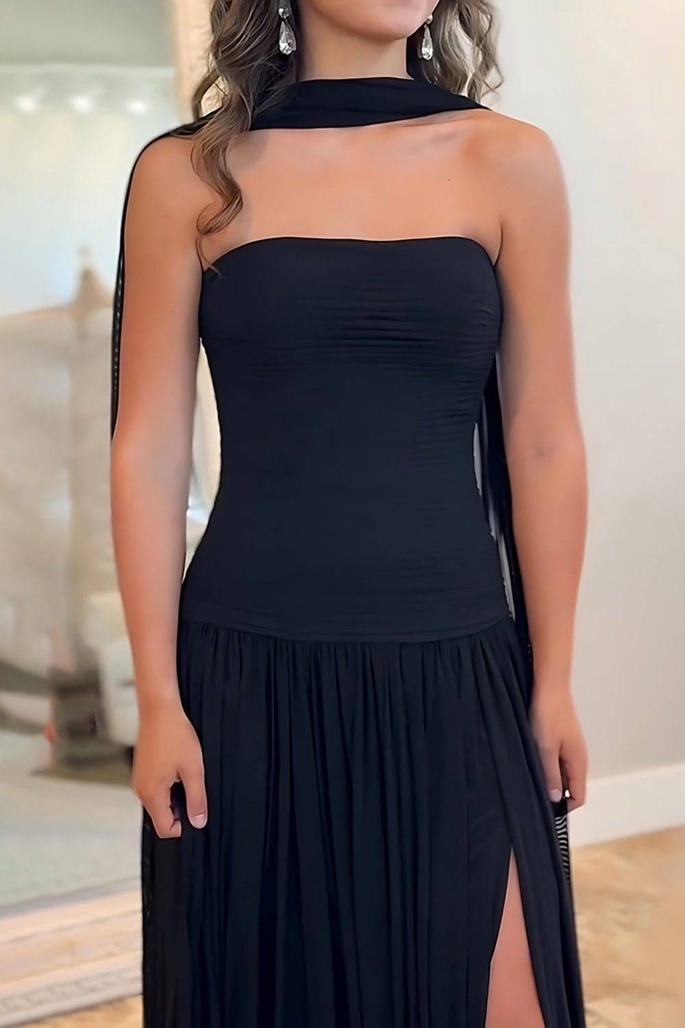 Elegant Black Sheath Neck Scarf Strapless Long Prom Dress with Slit