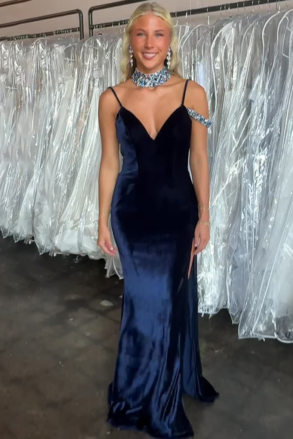 Elegant Navy Velvet V-Neck Mermaid Long Prom Dress with Slit