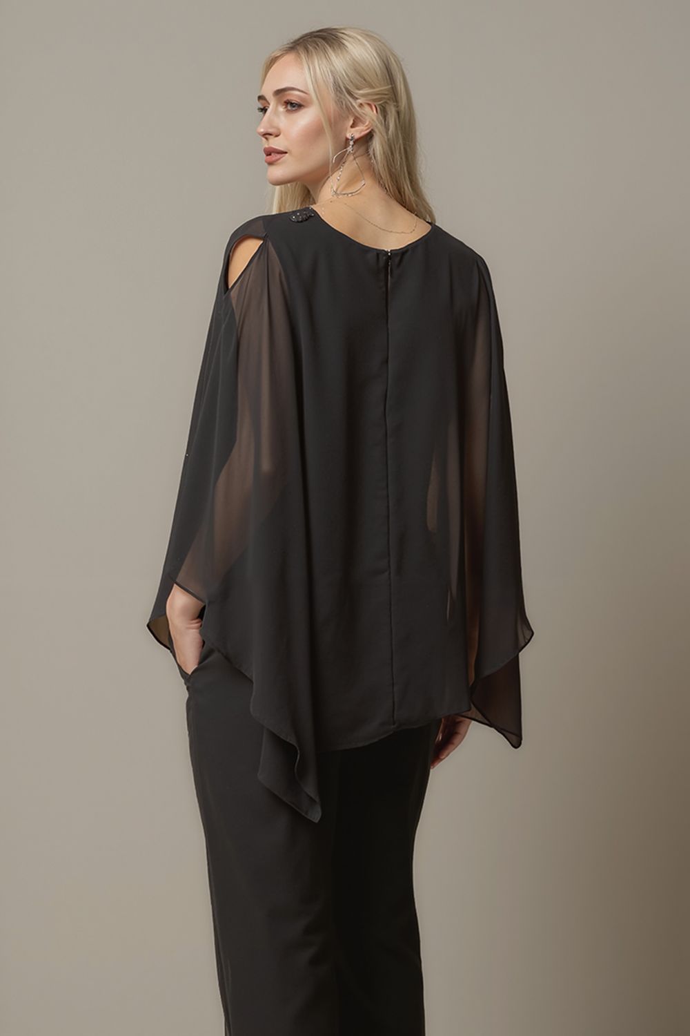 Sparkly Black Beaded V-Neck 3 Piece Mother of the Bride Pant Suits with Cape