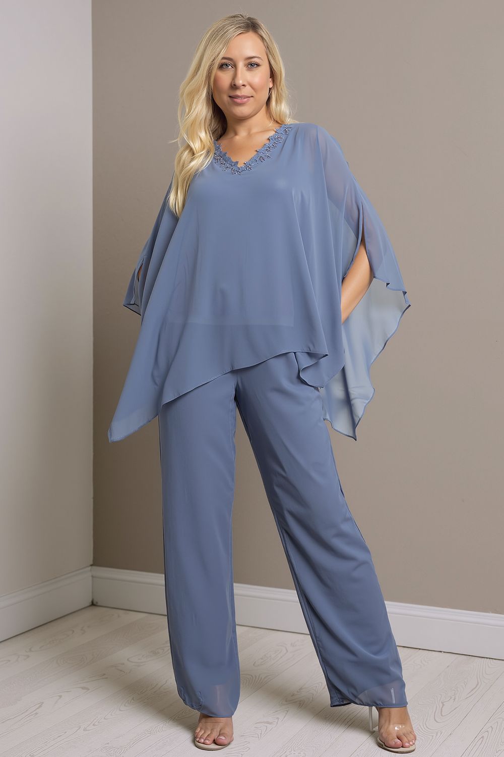 Sparkly Black Beaded V-Neck 3 Piece Mother of the Bride Pant Suits with Cape