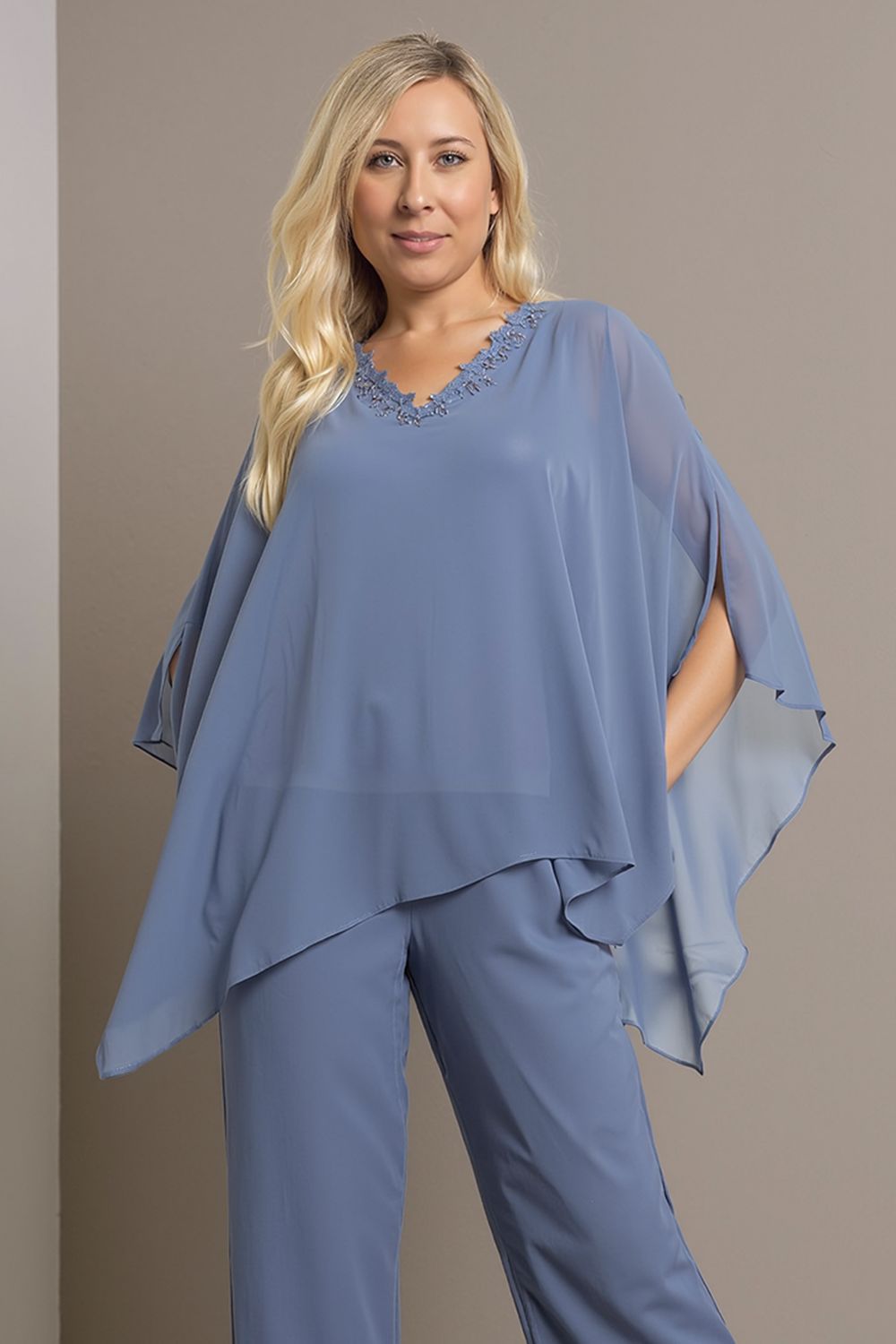 Sparkly Black Beaded V-Neck 3 Piece Mother of the Bride Pant Suits with Cape