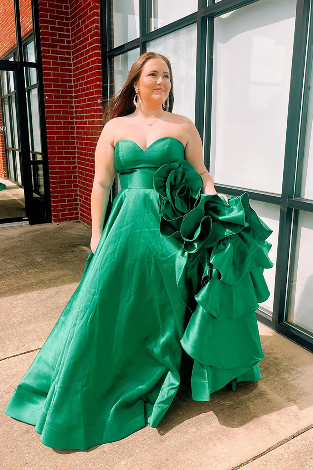 Green Tiered Ruffled Ball Gown Sweetheart Long Prom Dress with 3D Flower