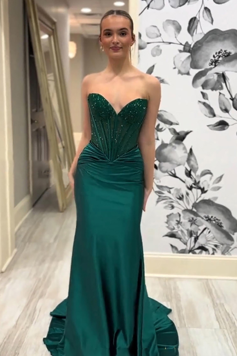 Sparkly Dark Green Sweetheart Mermaid Corset Long Prom Dress with Beading