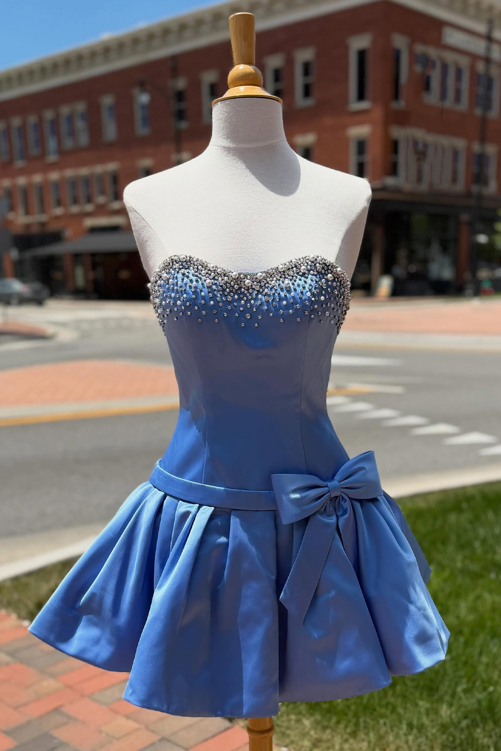 Sparkly Beaded Hot Pink Sweetheart Short Homecoming Dress with Bows