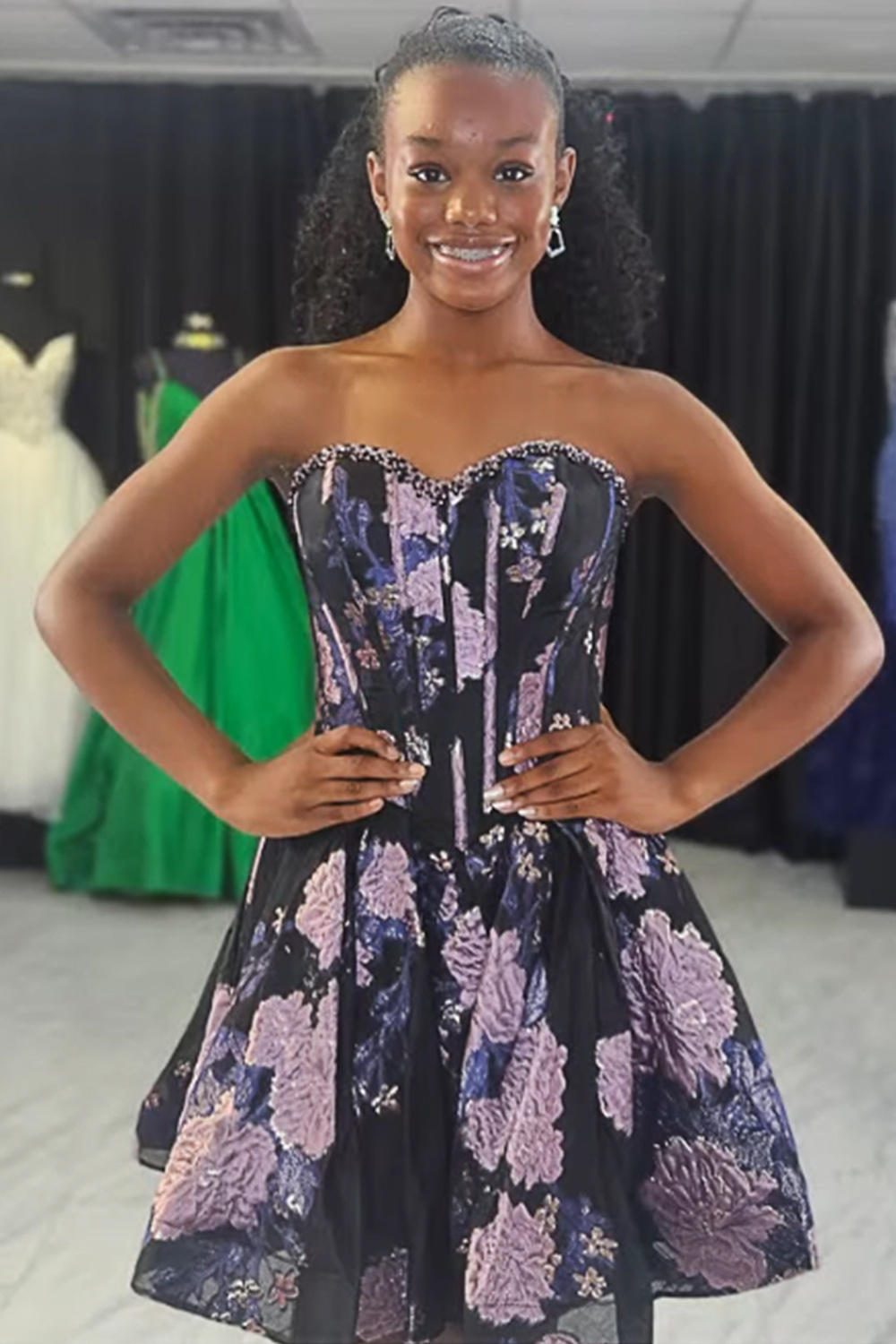 Black Floral Corset Sweetheart Short Homecoming Dress A-Line Strapless Sleeveless Cocktail Dress with Beading