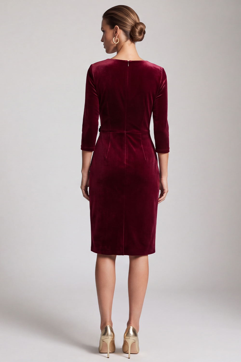 Sparkly Burgundy Ruched Sheath Round Neck Midi Evening Dress with Rhinestones