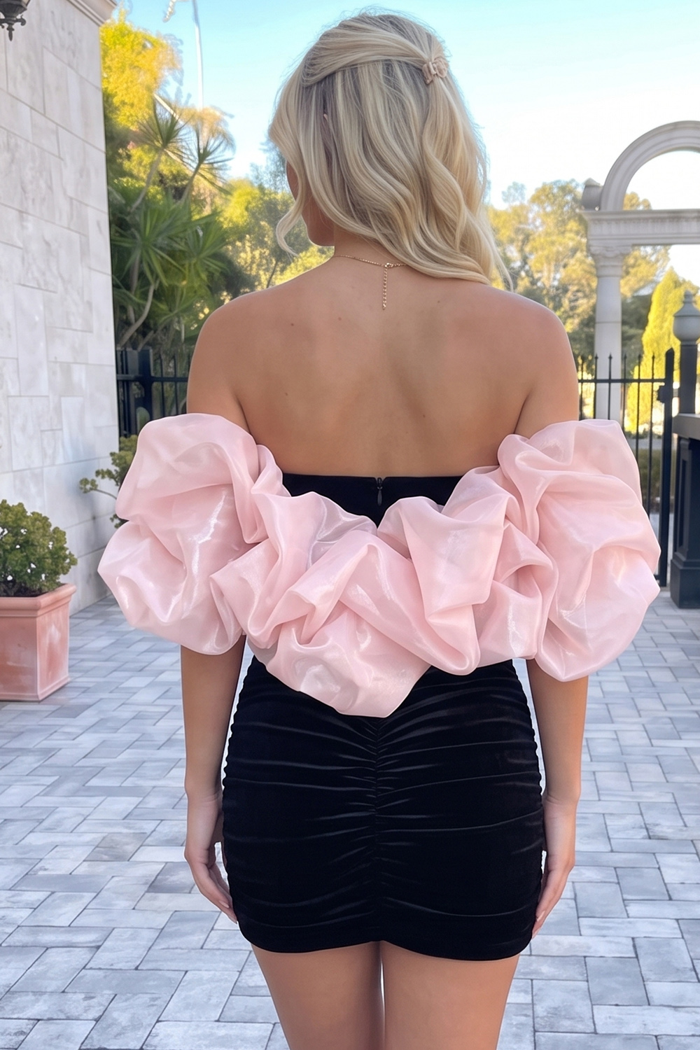 Black Bodycon Sweetheart Ruched Short Homecoming Dress with Puff Sleeves