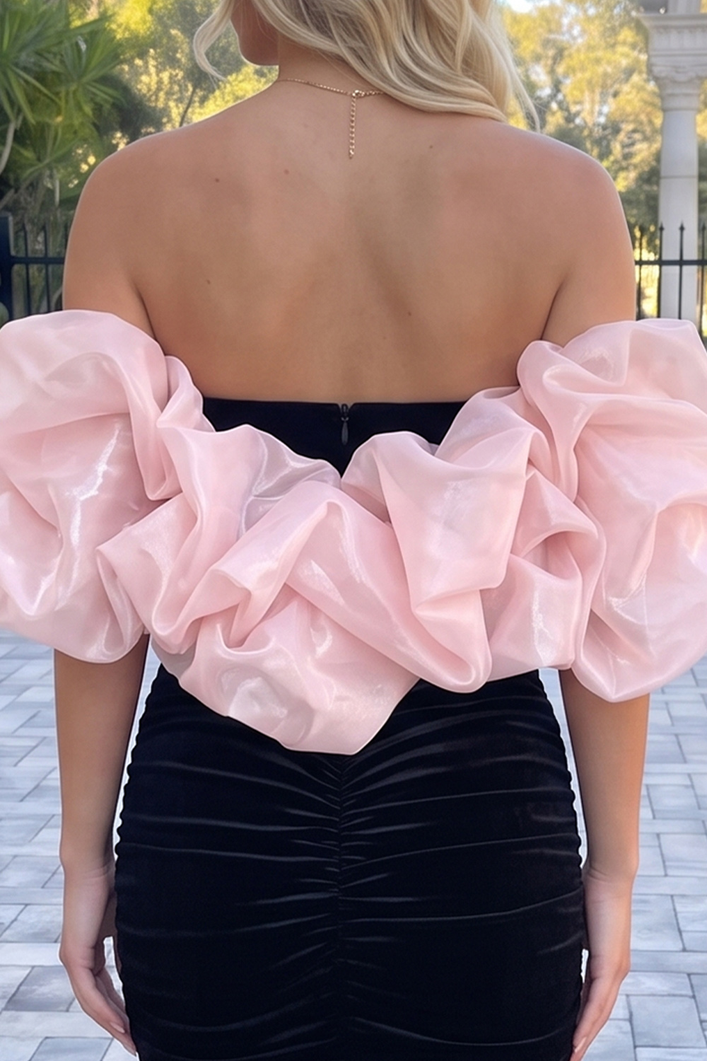 Black Bodycon Sweetheart Ruched Short Homecoming Dress with Puff Sleeves