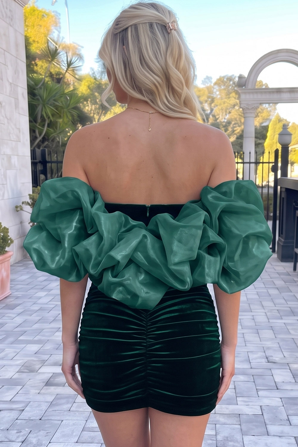 Black Bodycon Sweetheart Ruched Short Homecoming Dress with Puff Sleeves