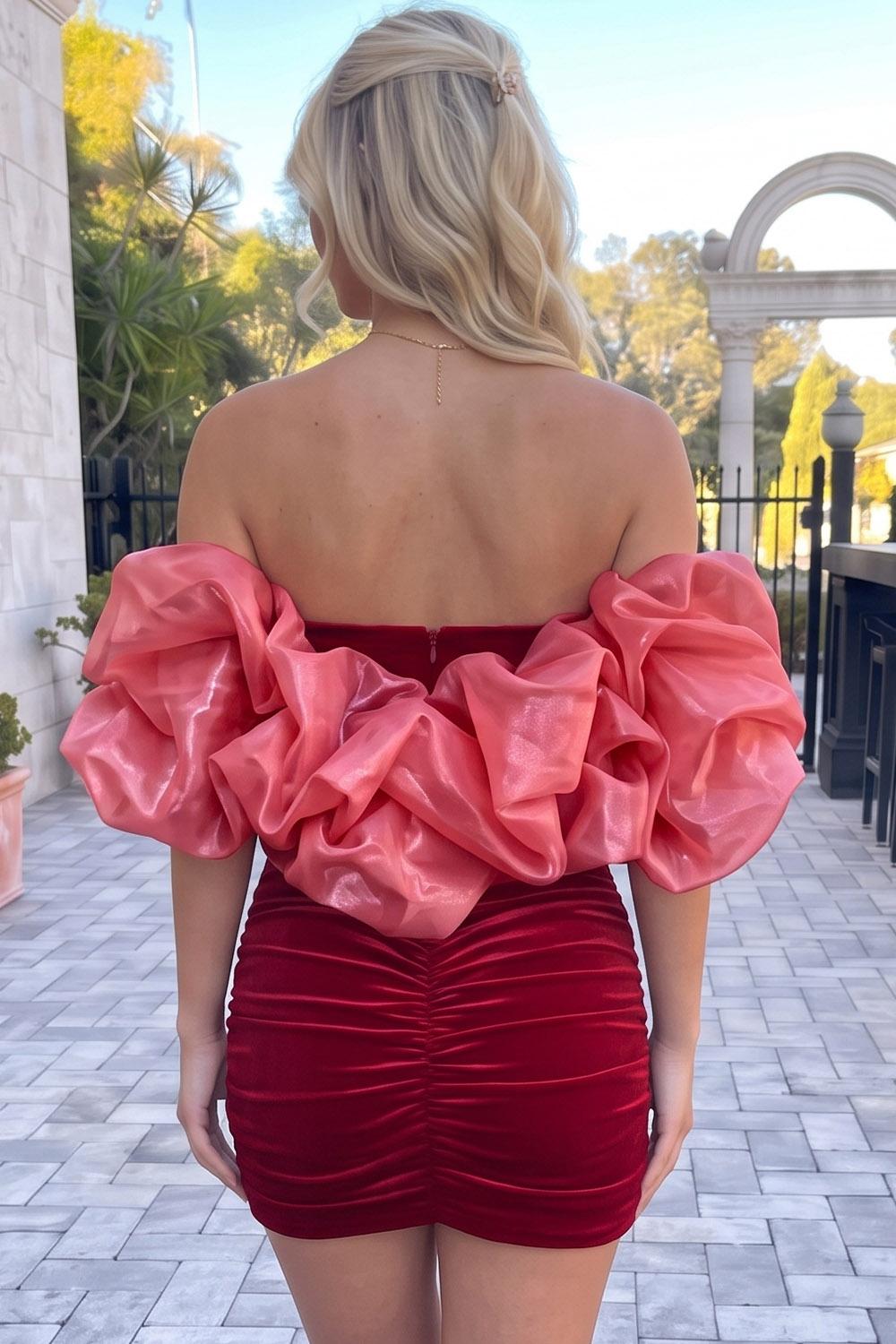 Black Bodycon Sweetheart Ruched Short Homecoming Dress with Puff Sleeves