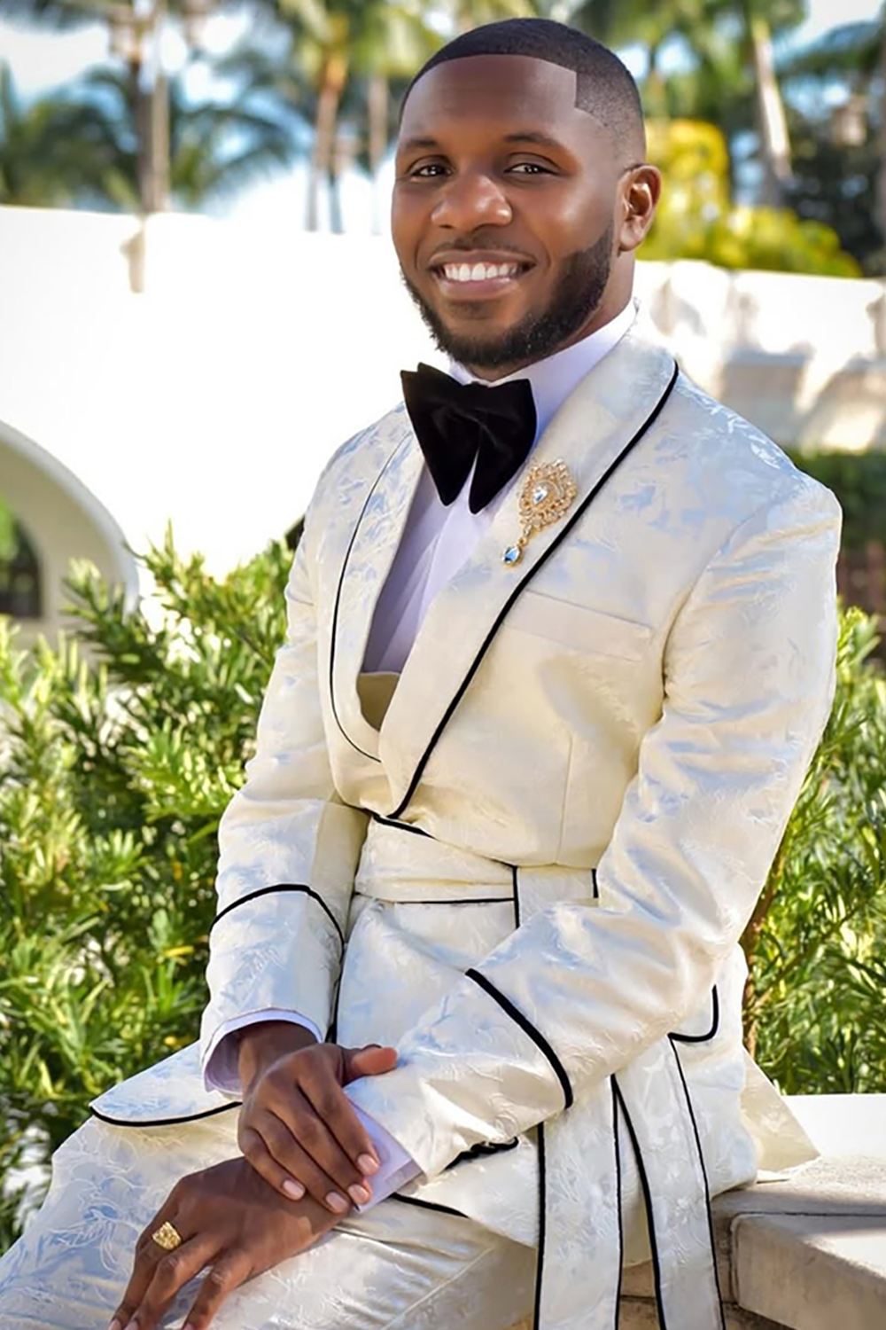 Sparkly White Jacquard Shawl Lapel 2 Piece Prom Homecoming Men's Suits with Sash