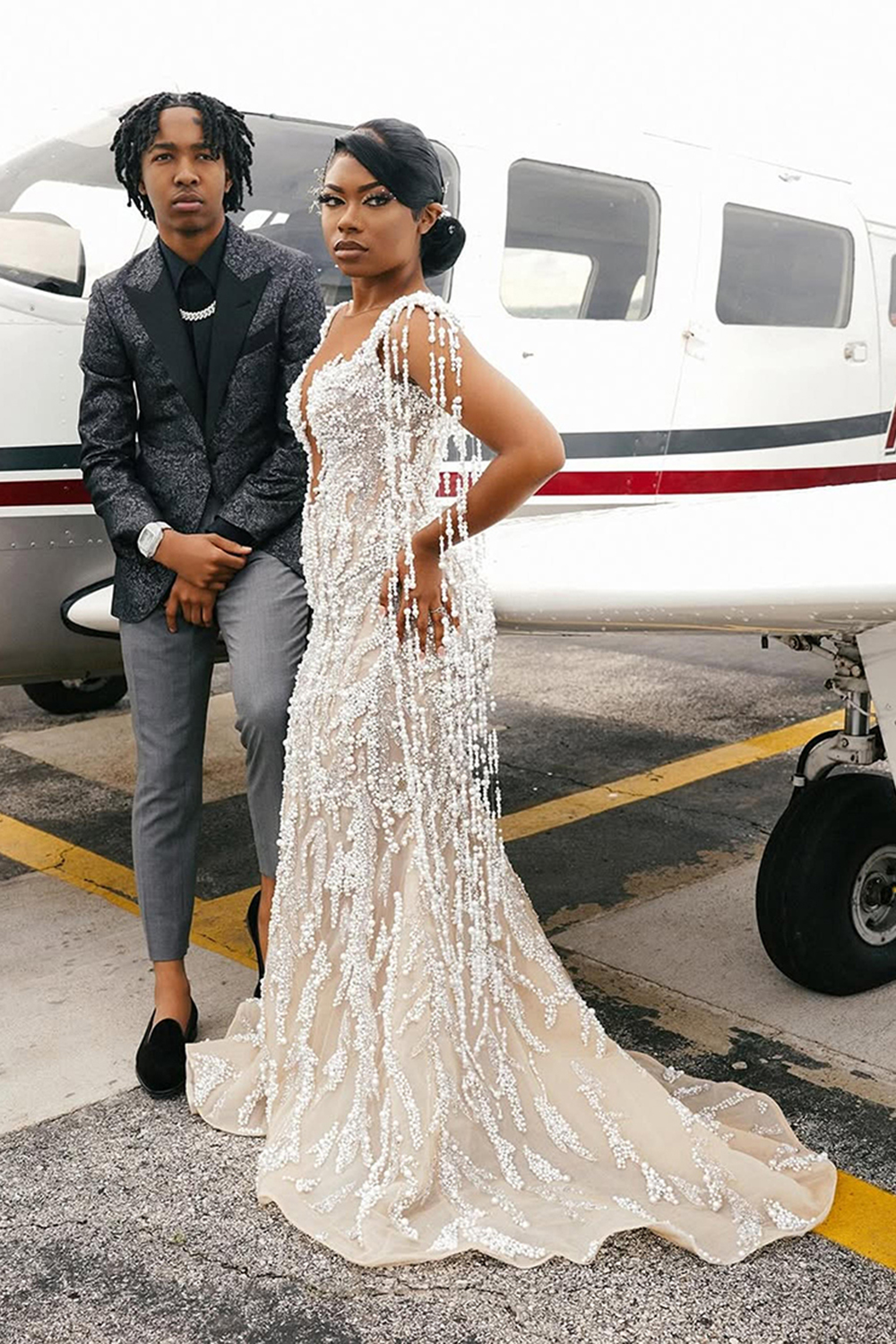 Sparkly Sequin Black Peak Lapel Slim Fit 2 Piece Men's Prom Homecoming Suits