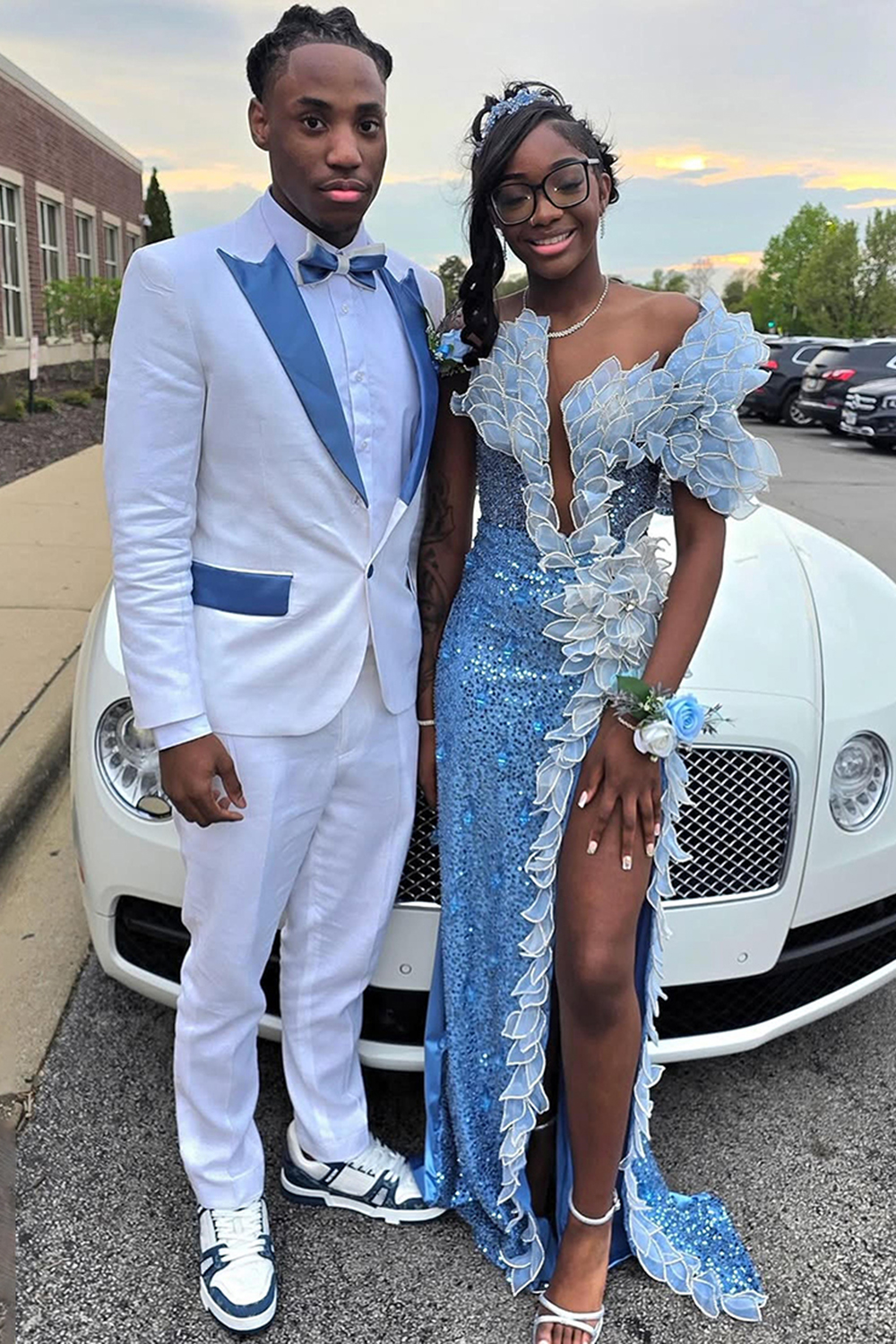 White Peak Lapel Slim Fit 2 Piece Men's Prom Homecoming Suits