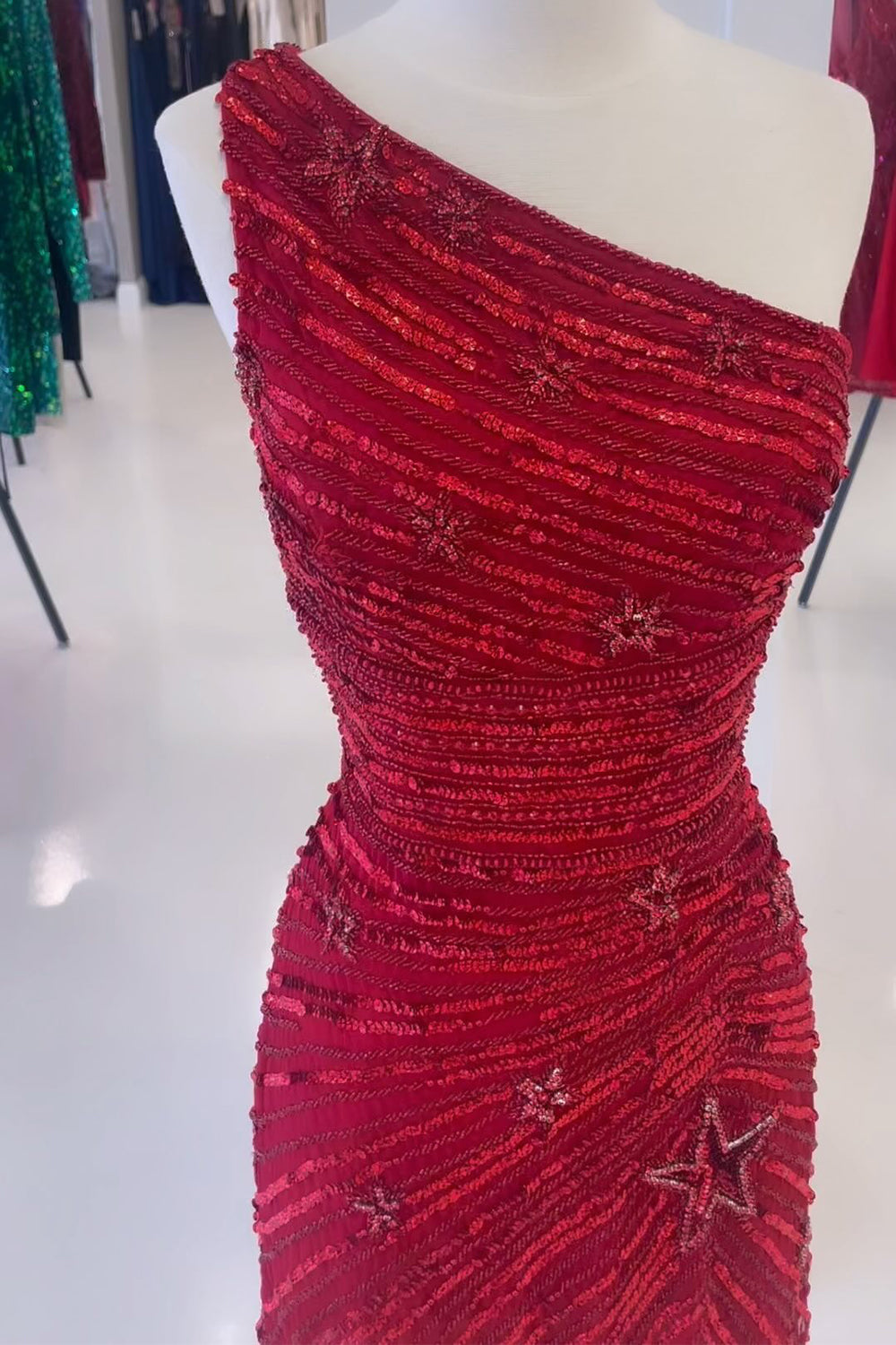 Glitter Sheath One Shoulder Red Sequins Short Homecoming Dress with Star