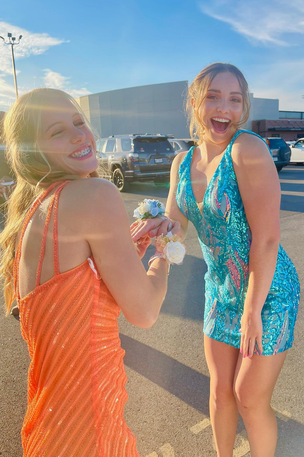 Sparkly Blue Sequins V-Neck Short Tight Homecoming Dress