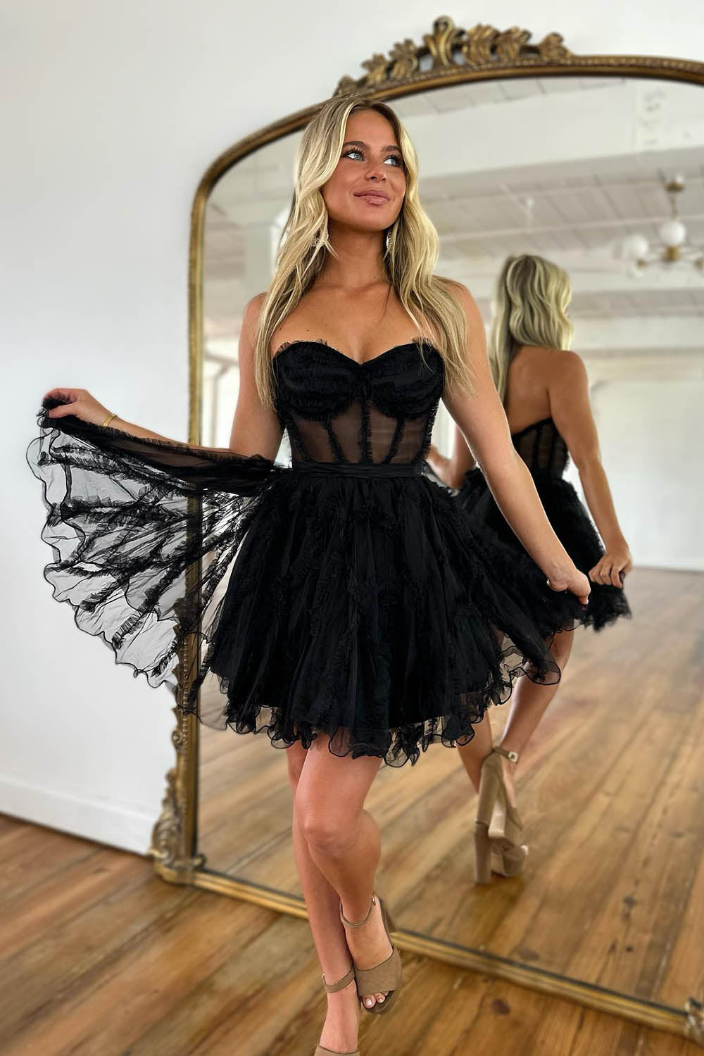 Black Corset Sweetheart A-Line Short Tulle Homecoming Dress