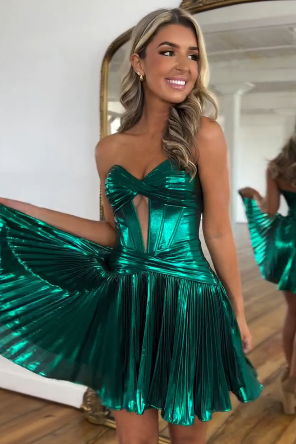 Dark Green A-Line Strapless Metallic Short Homecoming Dress
