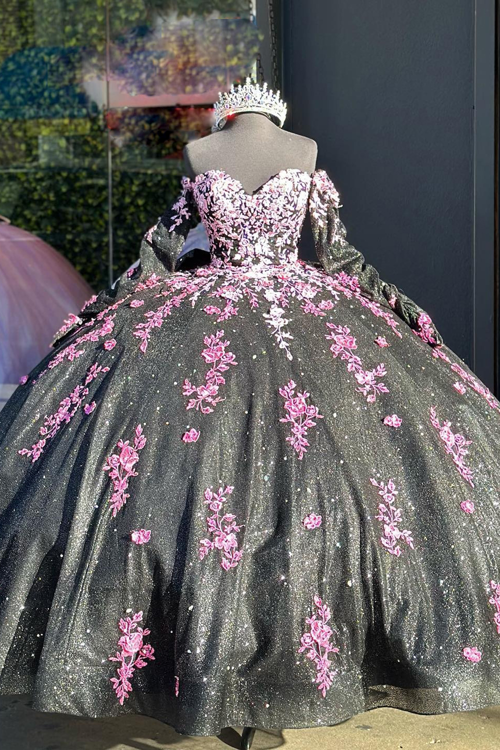 Sparkly Black Pink Sweetheart Sequin Applique Princess Tulle Quinceanera Dress with Long Sleeves