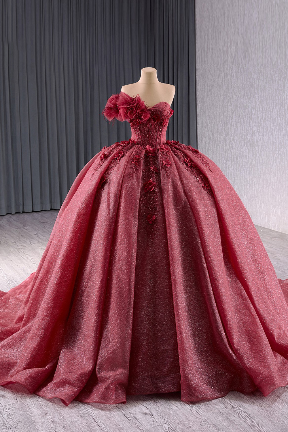 Sparkly Burgundy Sweetheart Applique Beaded Ball Gown Quinceanera Dress with Train