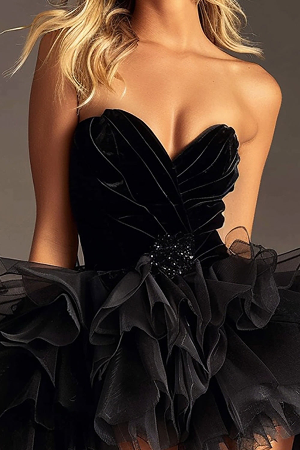 Black Tulle A Line Sweetheart Short Homecoming Dress with Ruffles