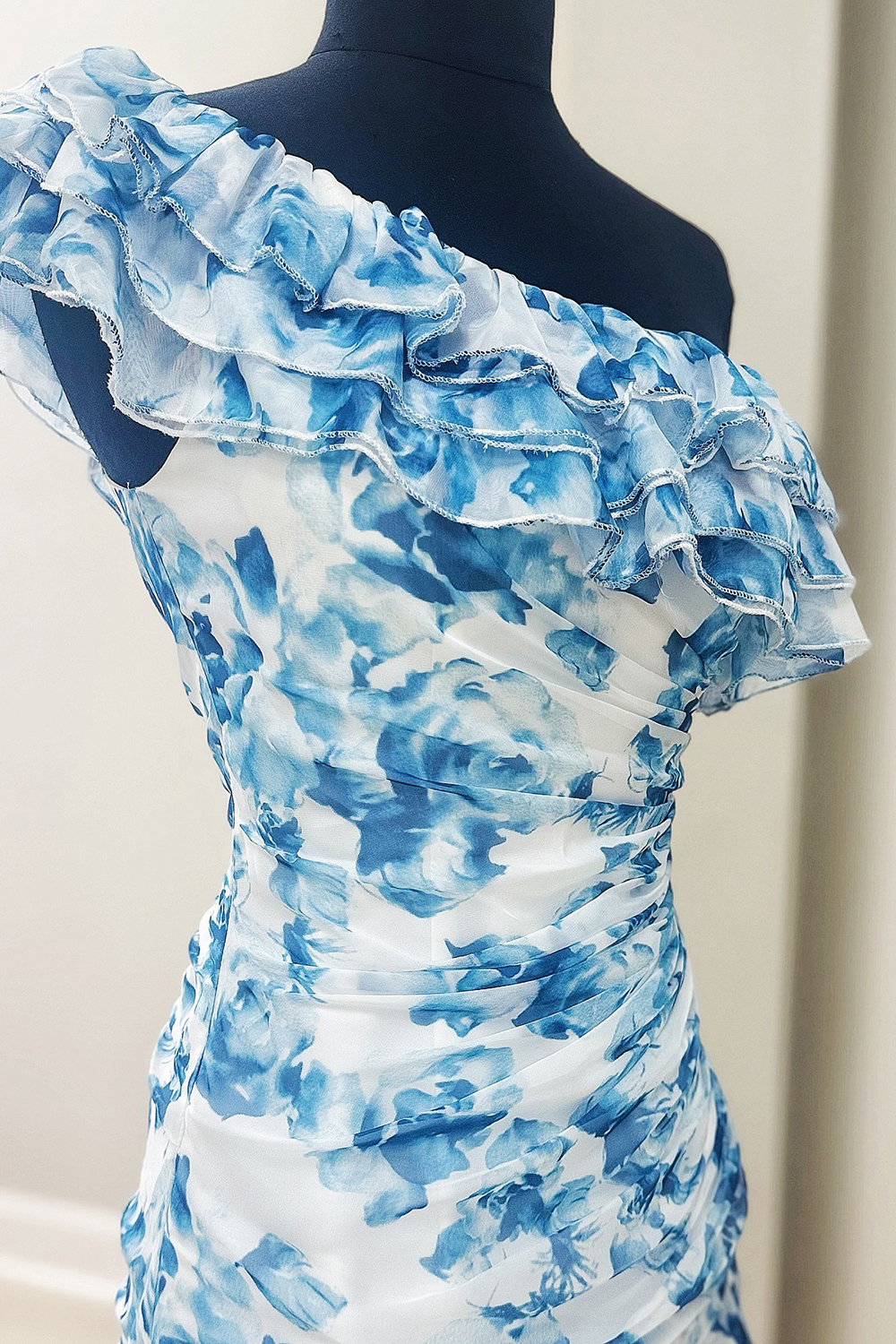 Blue Flower Chiffon Tight Short Homecoming Dress with Ruffles