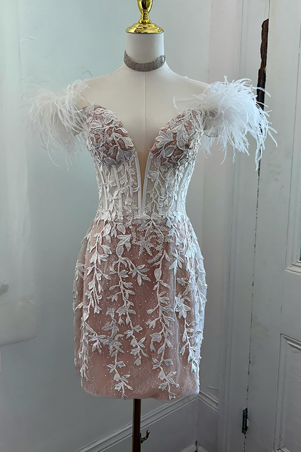 Sparkly White Corset Appliqued Short Tight Homecoming Dress with Feathers