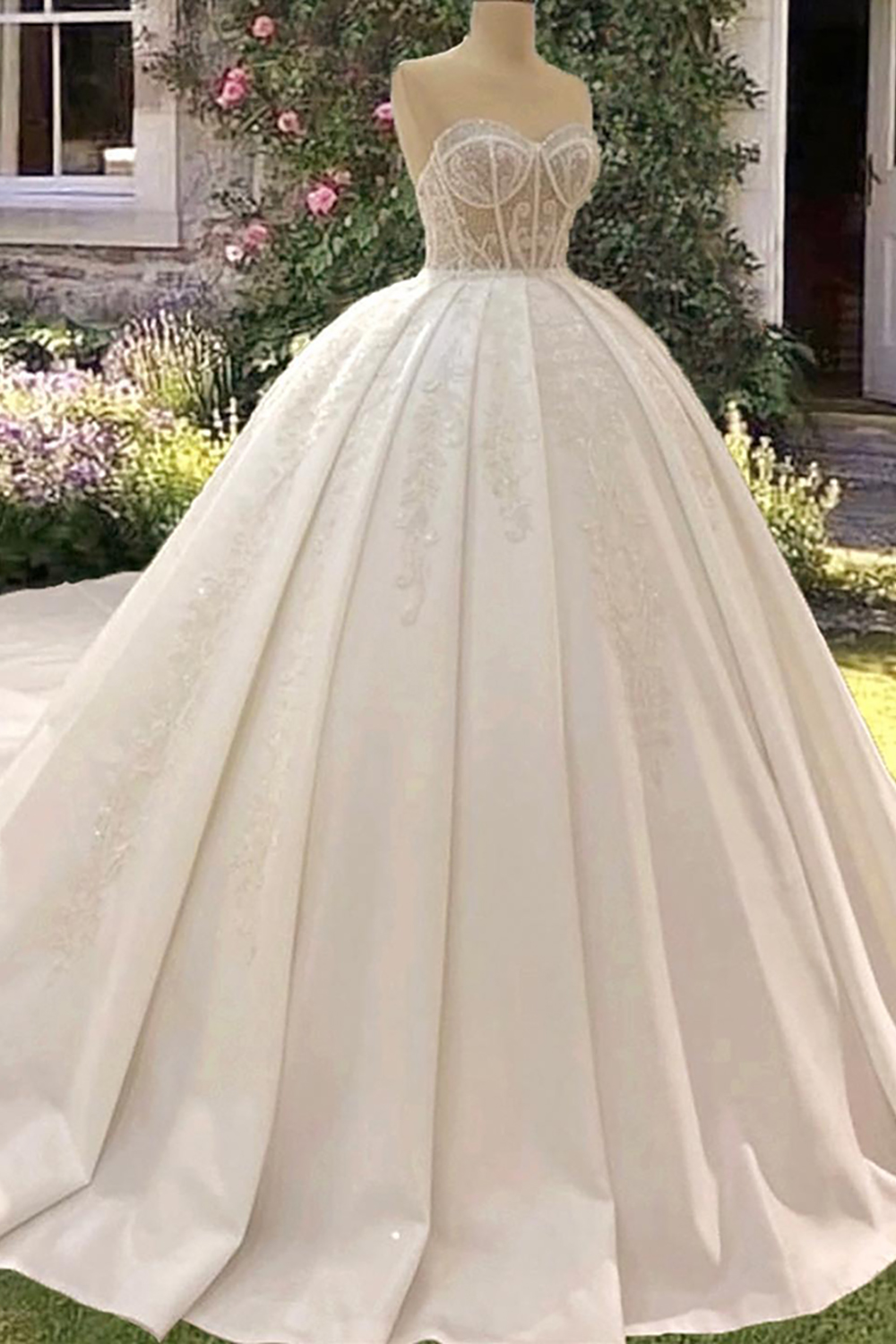 Ivory Corset Sweetheart Ruched Princess Ball Gown Long Quinceanera Dress with Lace