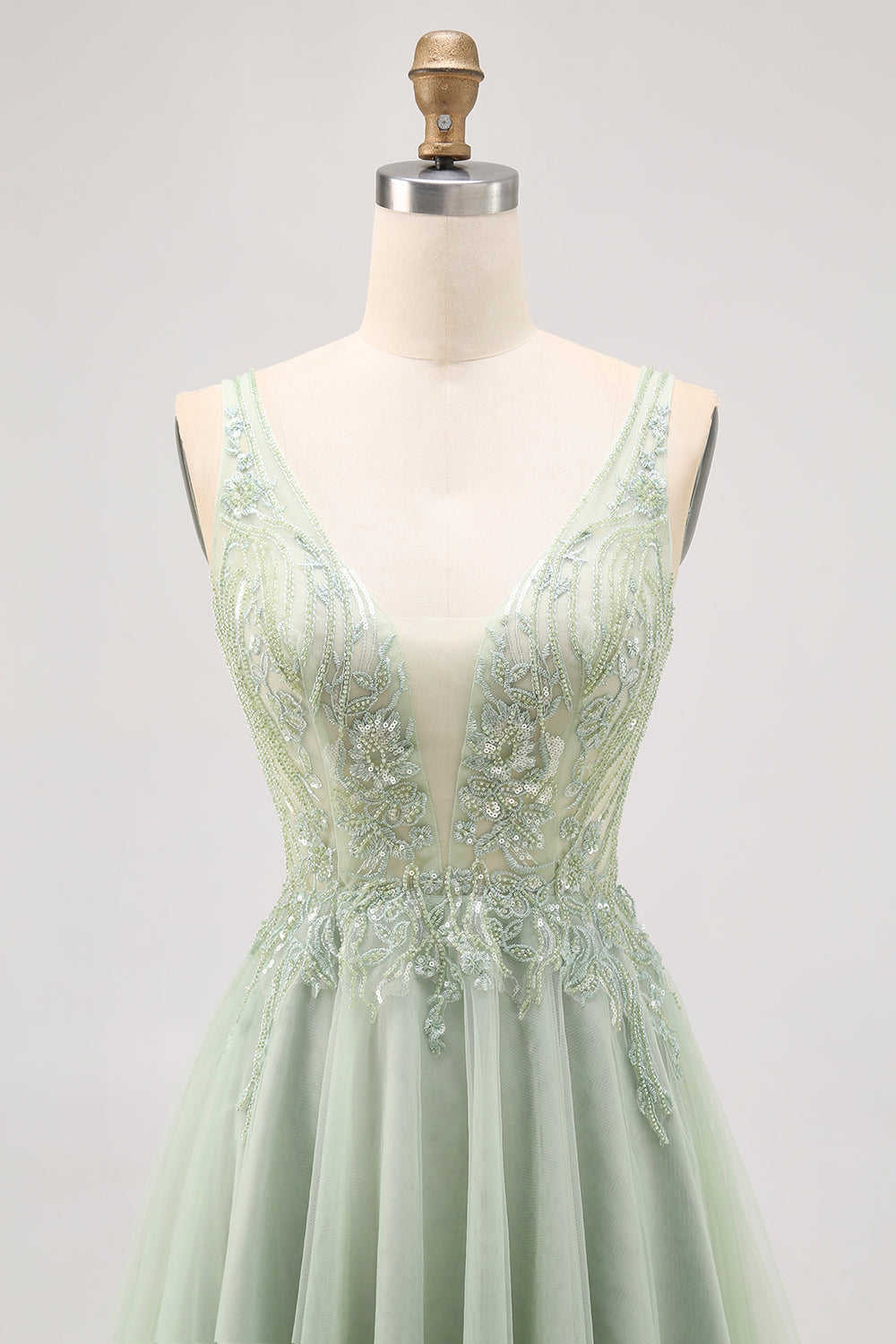 Sparkly Green Tulle V-Neck Beaded Short Homecoming Dress with Appliques