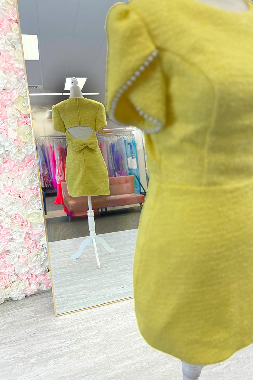Sparkly Yellow Tight Short Sleeves Tweed Homecoming Dress with Pearl