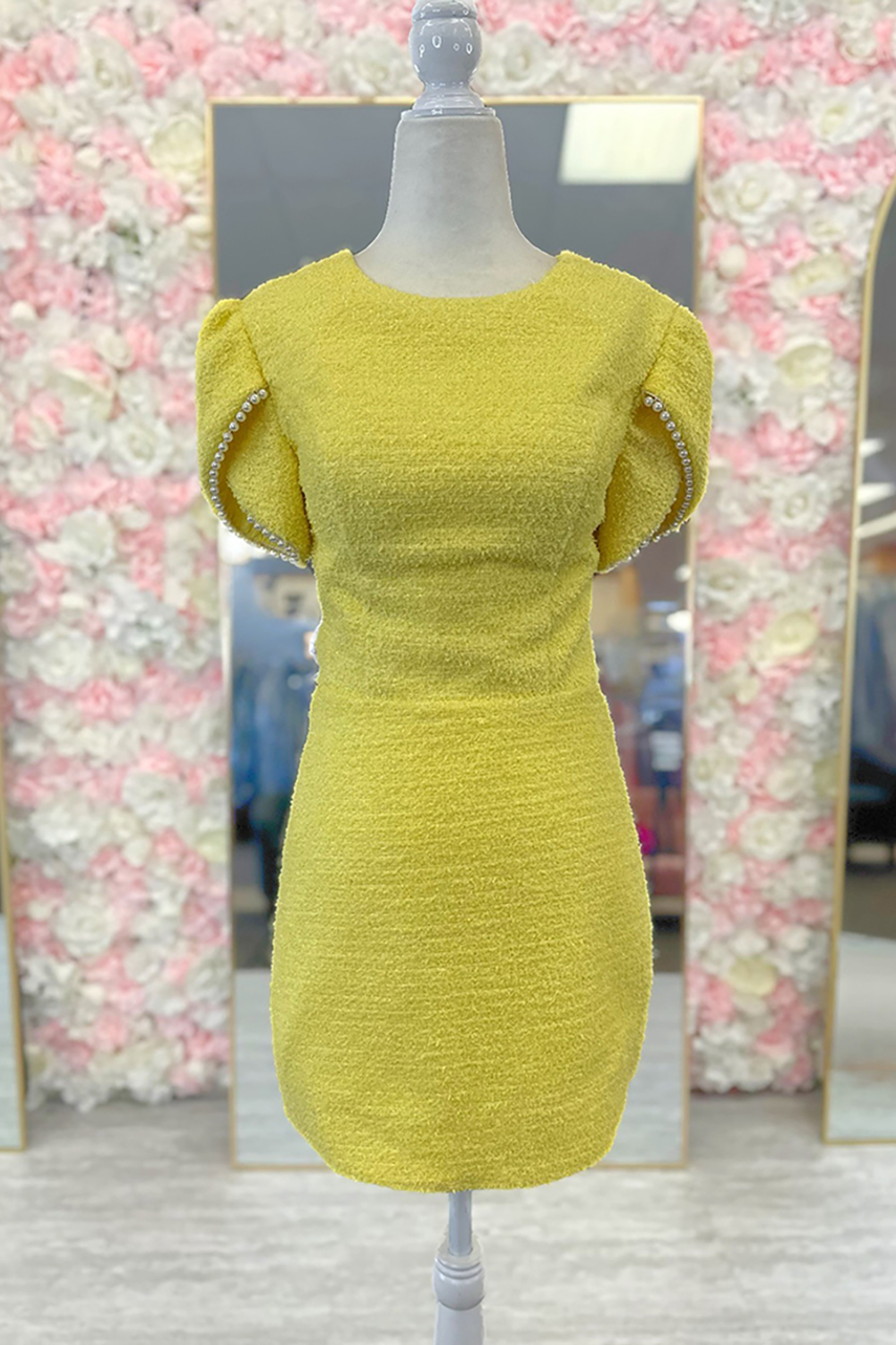 Sparkly Yellow Tight Short Sleeves Tweed Homecoming Dress with Pearl