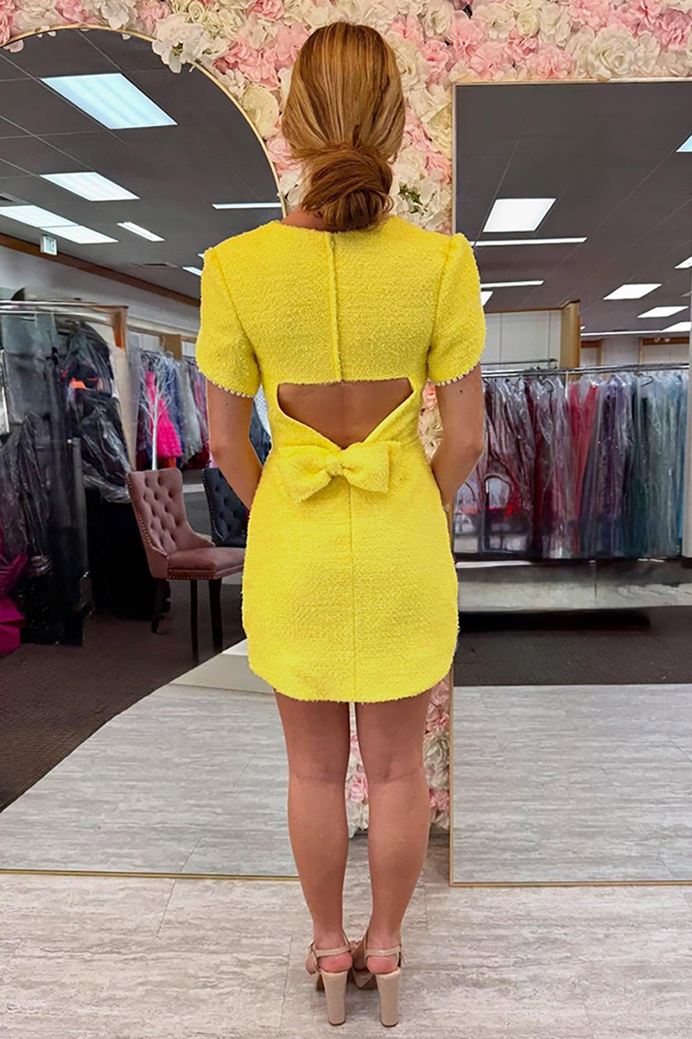 Sparkly Yellow Tight Short Sleeves Tweed Homecoming Dress with Pearl