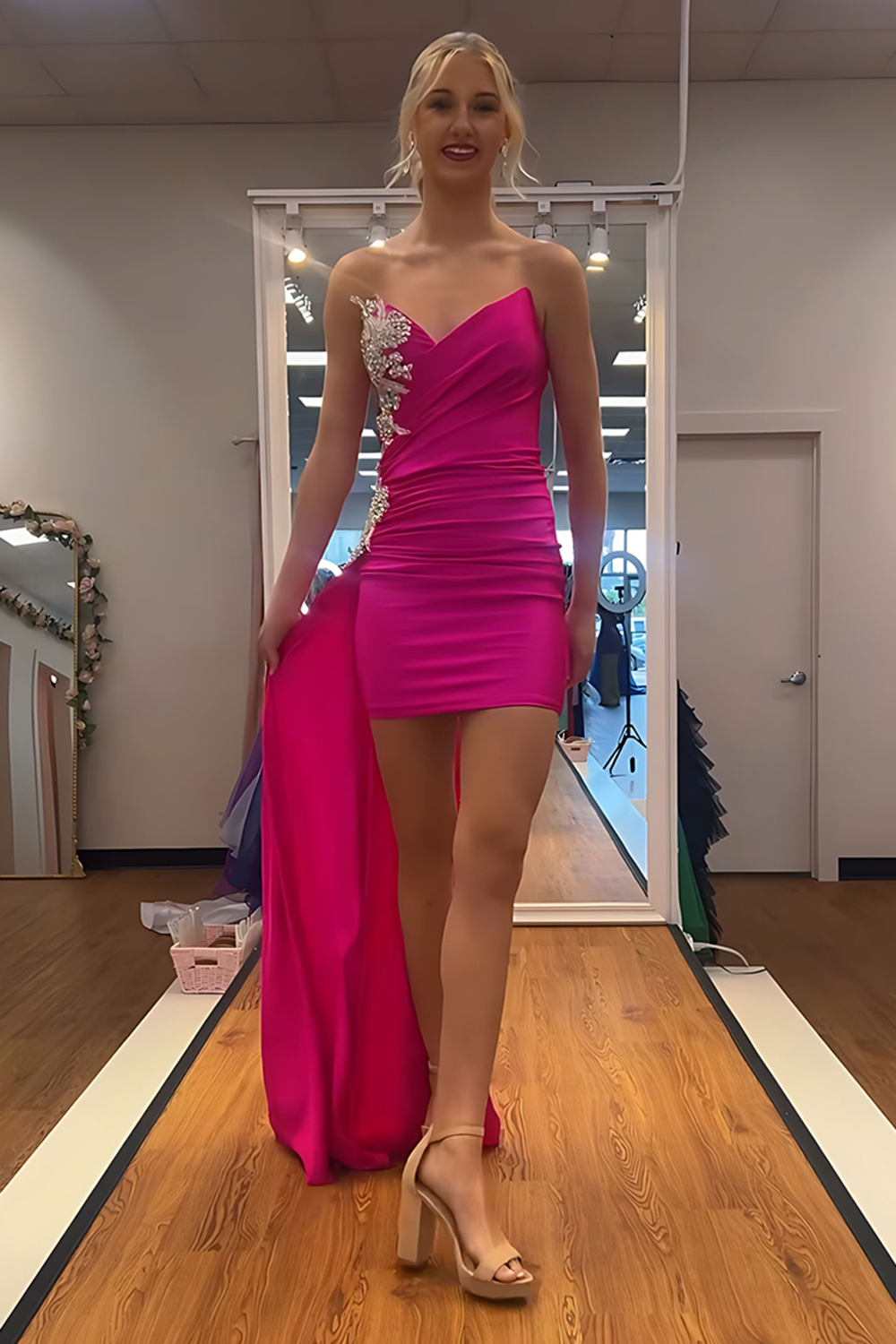 Fuchsia Sweetheart Satin Ruched Short Homecoming Dress with Appliques