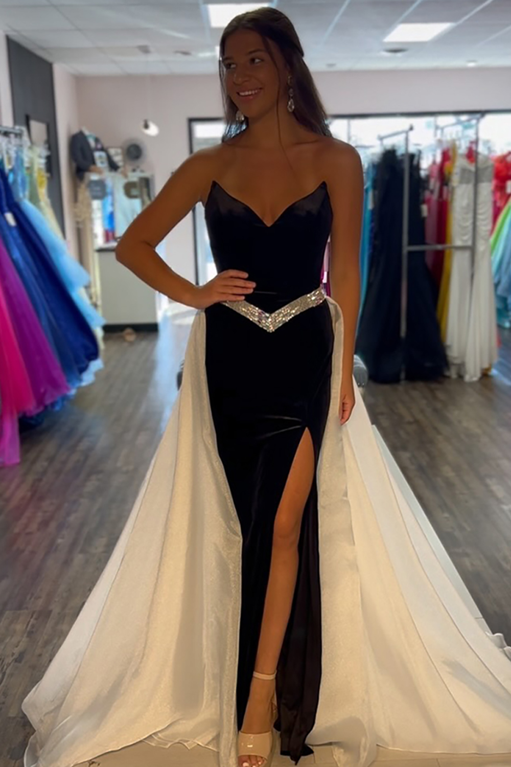 Sparkly Black Sweetheart Velvet Mermaid Long Prom Dress with Beading