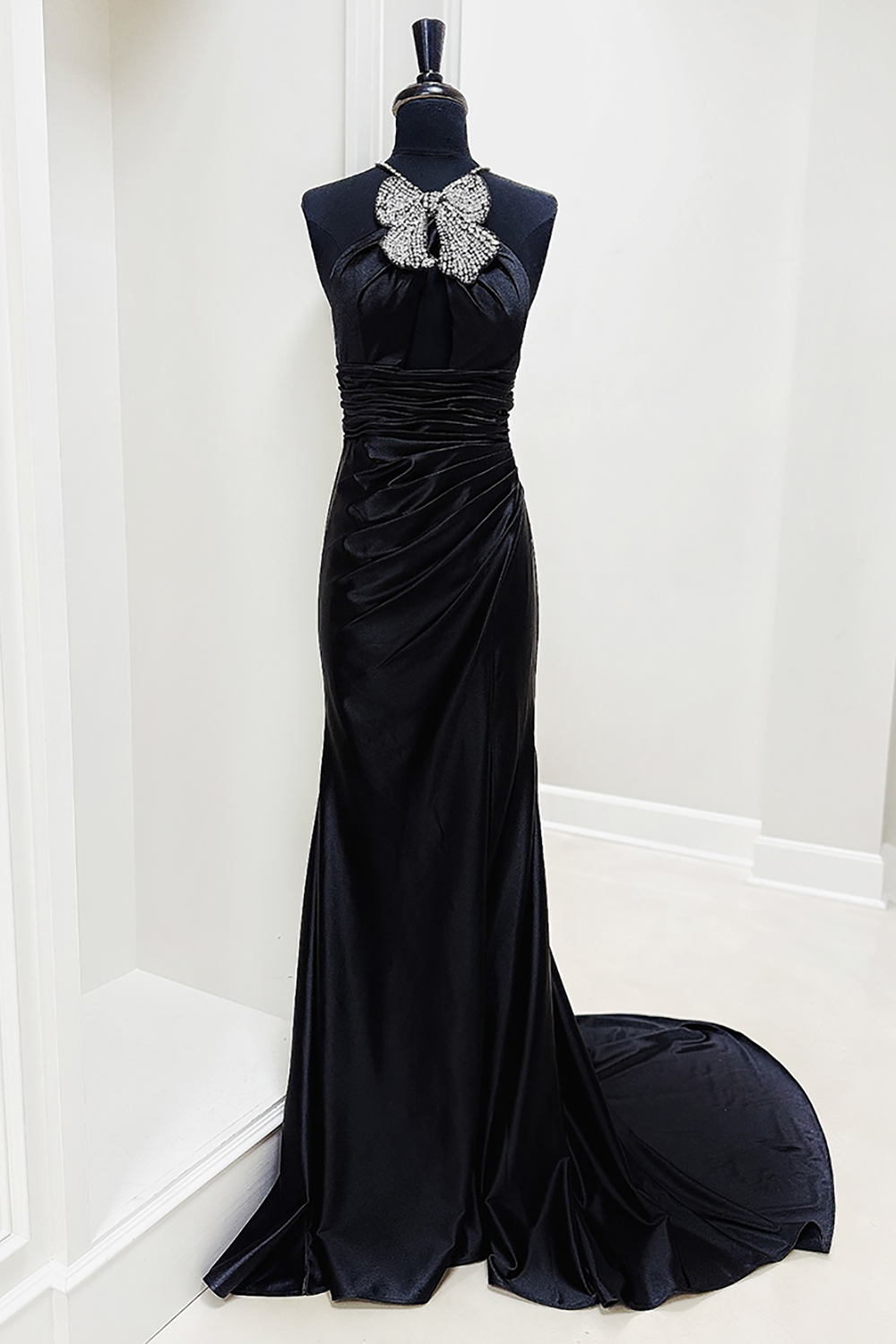Sparkly Black Halter Mermaid Ruched Long Prom Dress with Beading