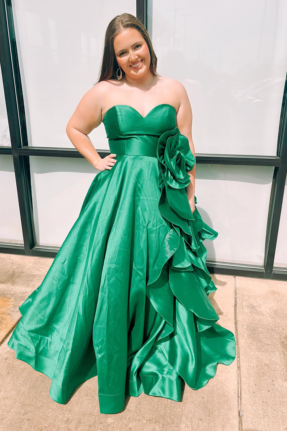 Green Tiered Ruffled Ball Gown Sweetheart Long Prom Dress with 3D Flower