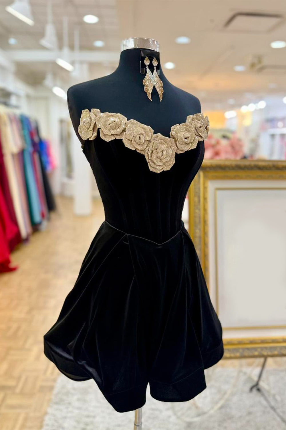 Black Velvet Strapless A Line Short Homecoming Dress with 3D Flowers